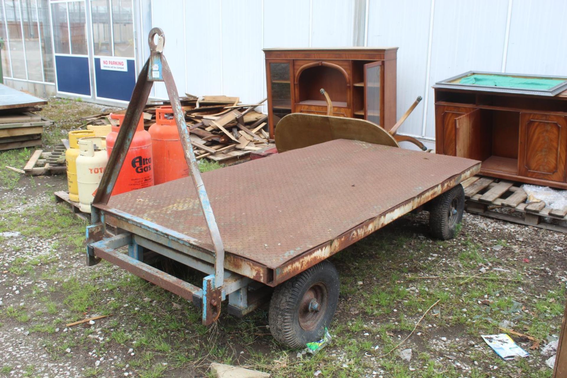 4 WHEEL TRUCK 8' 3" X 4' 6" NO VAT