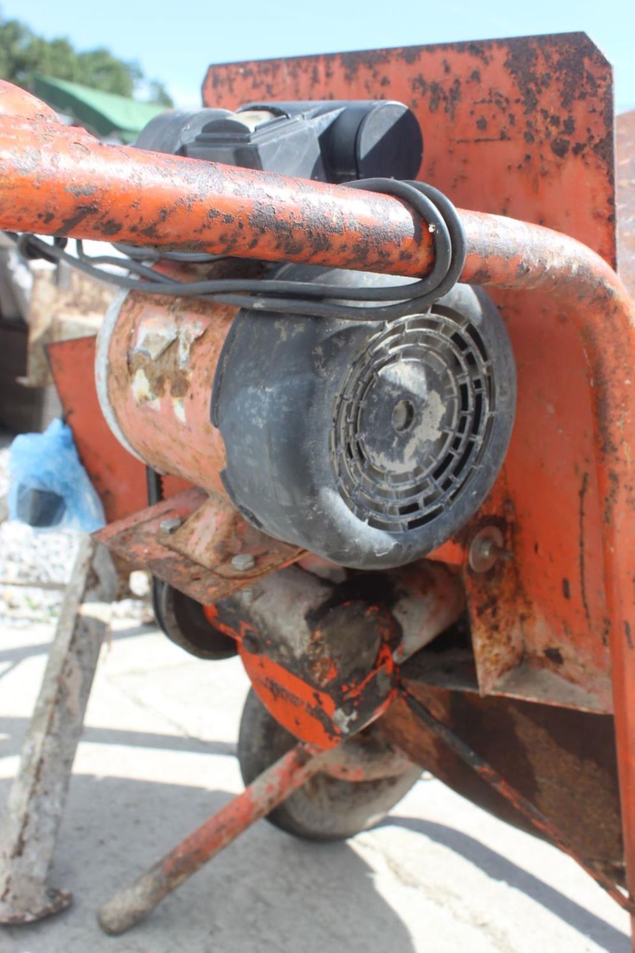 AN ELECTRIC CEMENT MIXER WITH A STAND - NO VAT - Image 3 of 3