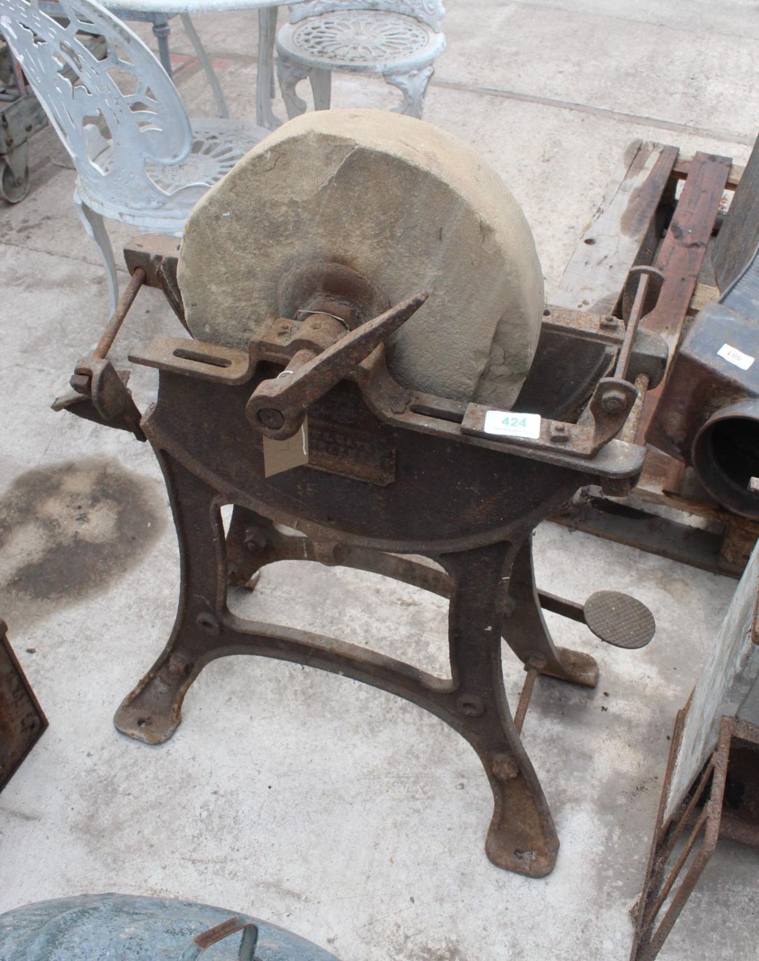 GRINDSTONE ON A STAND - NO VAT - Image 2 of 2