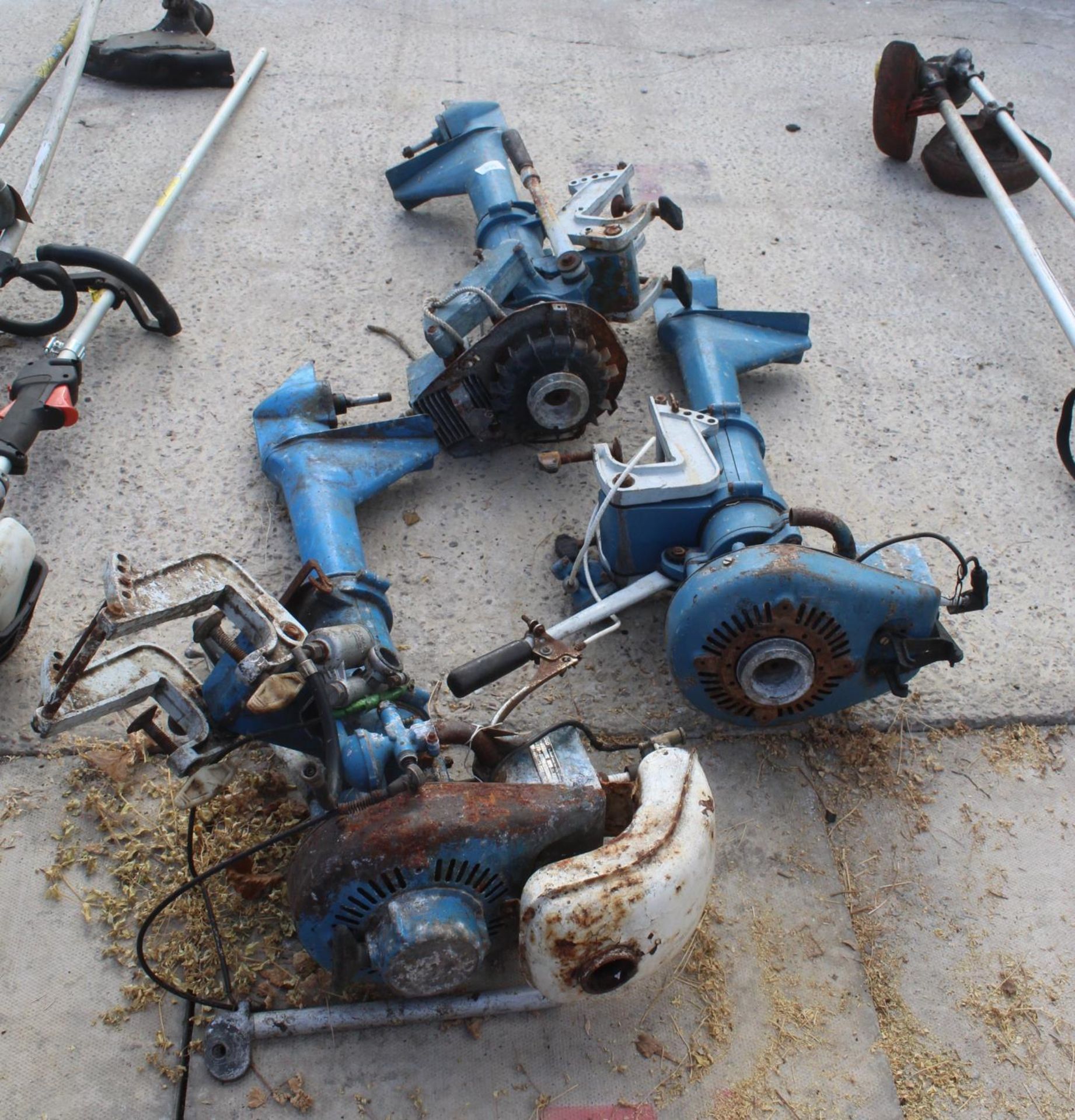 3 POWER OUTBOARD ENGINES ( BLUE) NO VAT - Image 2 of 2