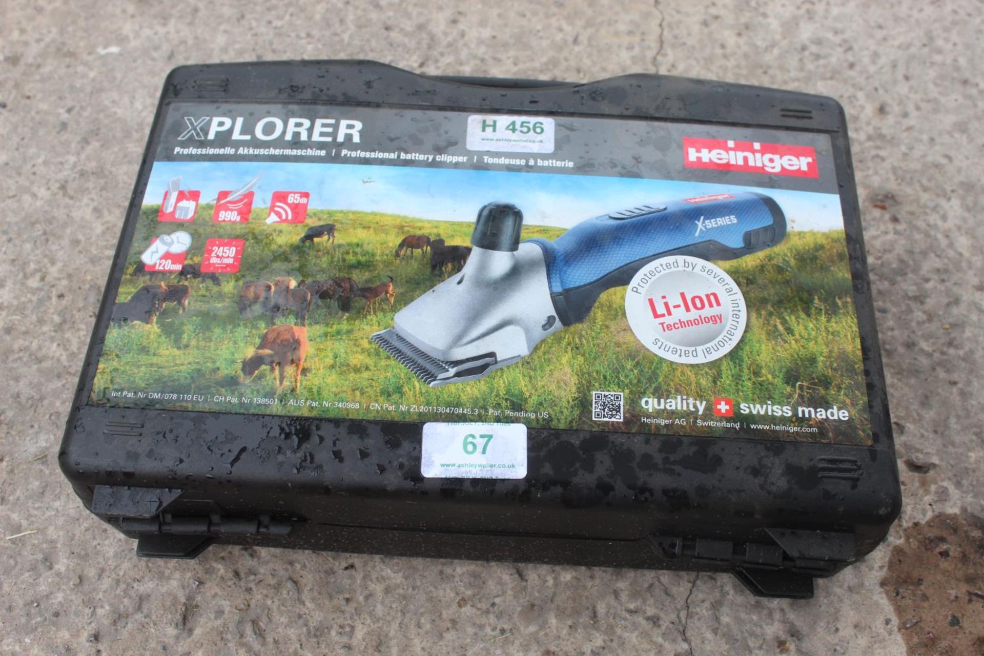 A PAIR OF PLORER X SERIES BATTERY CATTLE CLIPPERS IN WORKING ORDER + VAT - Image 2 of 3