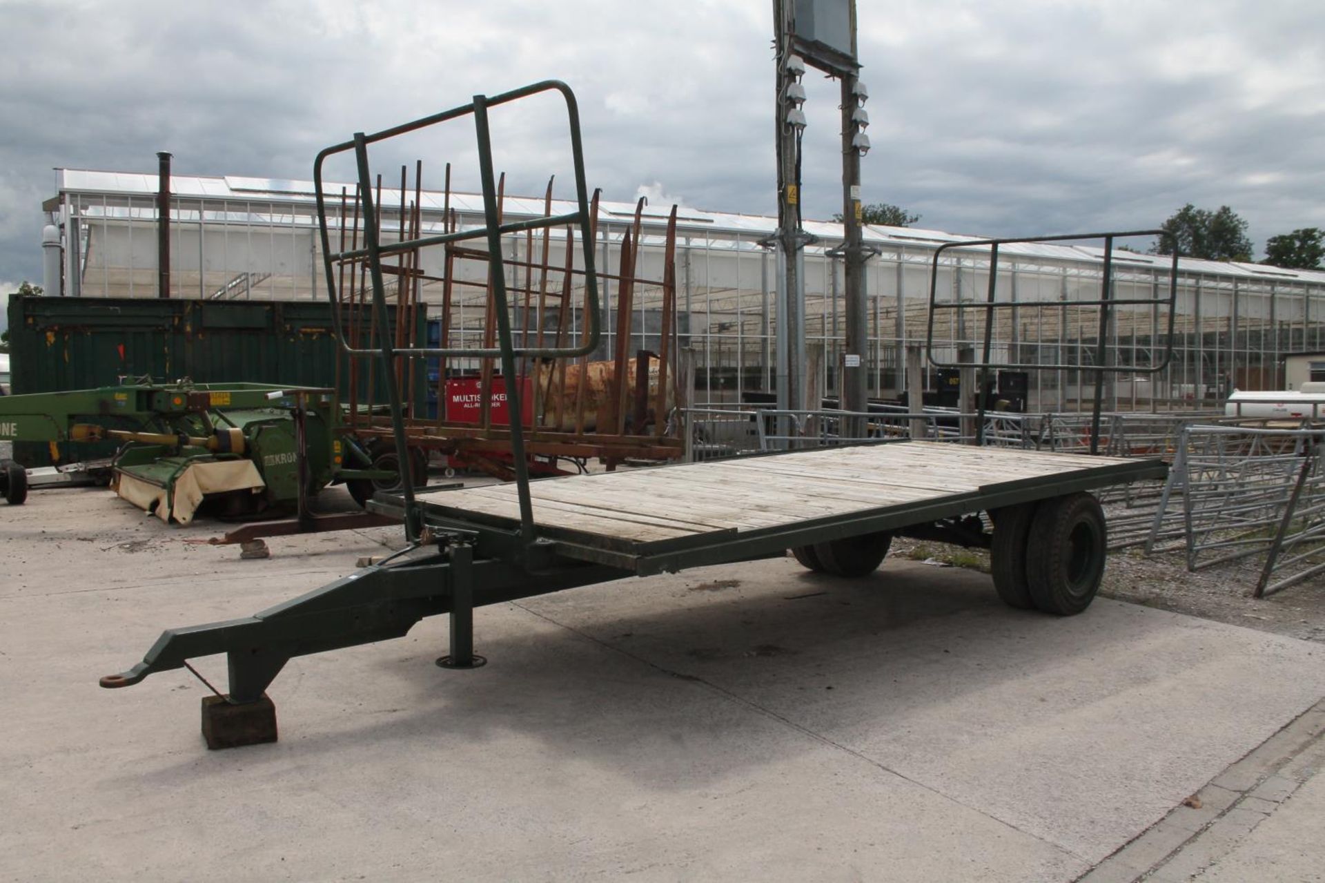 TWIN WHEEL HAY TRAILER WITH THRIPPERS 16' LONG NO VAT - Image 2 of 3