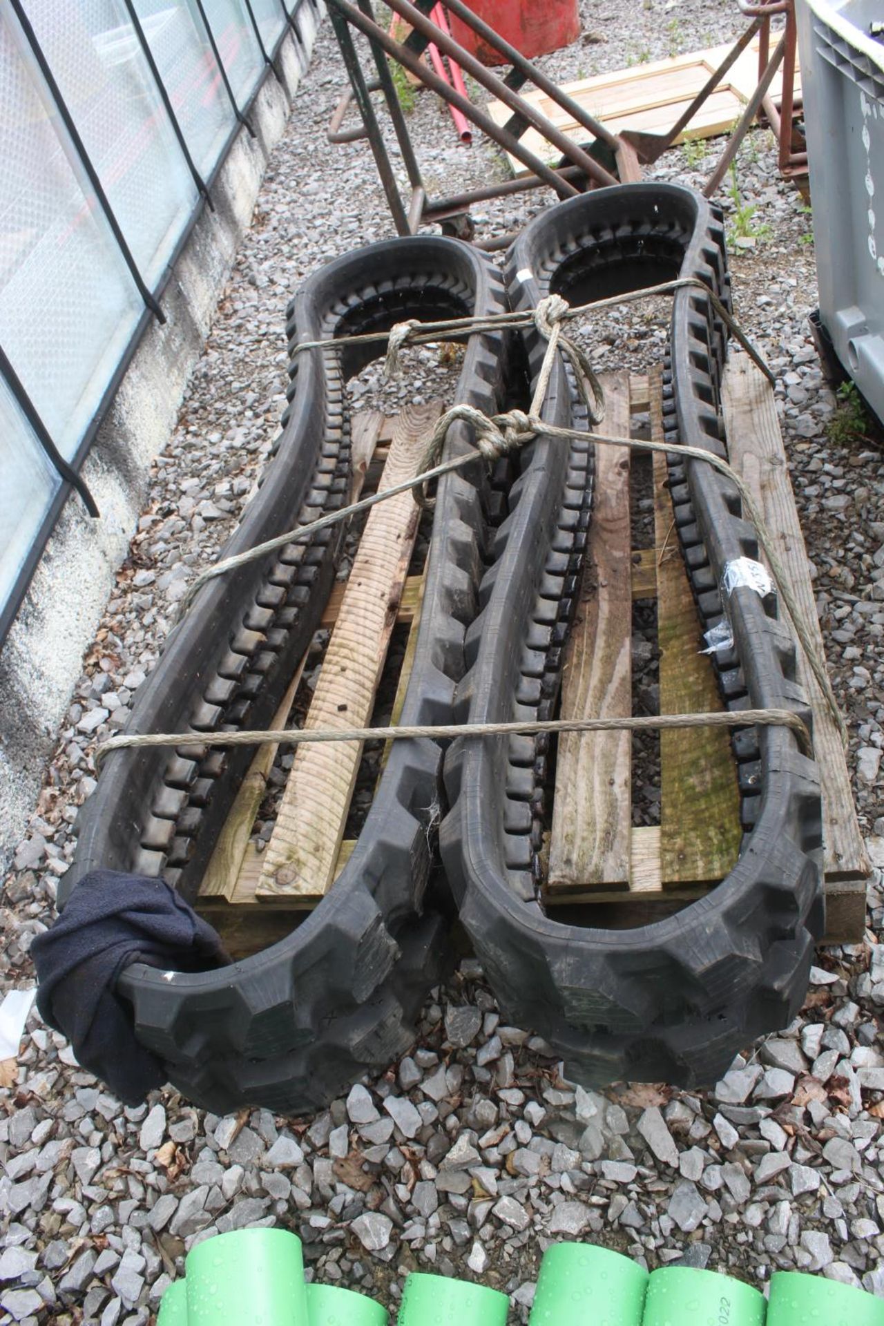 2 RUBBER TRACKS NO WEAR 250 X 82 X 4BP + VAT - Image 2 of 2