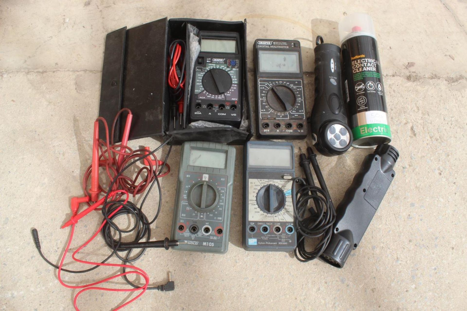 AN ASSORTMENT OF ELECTRICAL TESTING UNITS TO INCLUDE A SYKES-PICKAVANT 300500, DRAPER, ETC - NO VAT