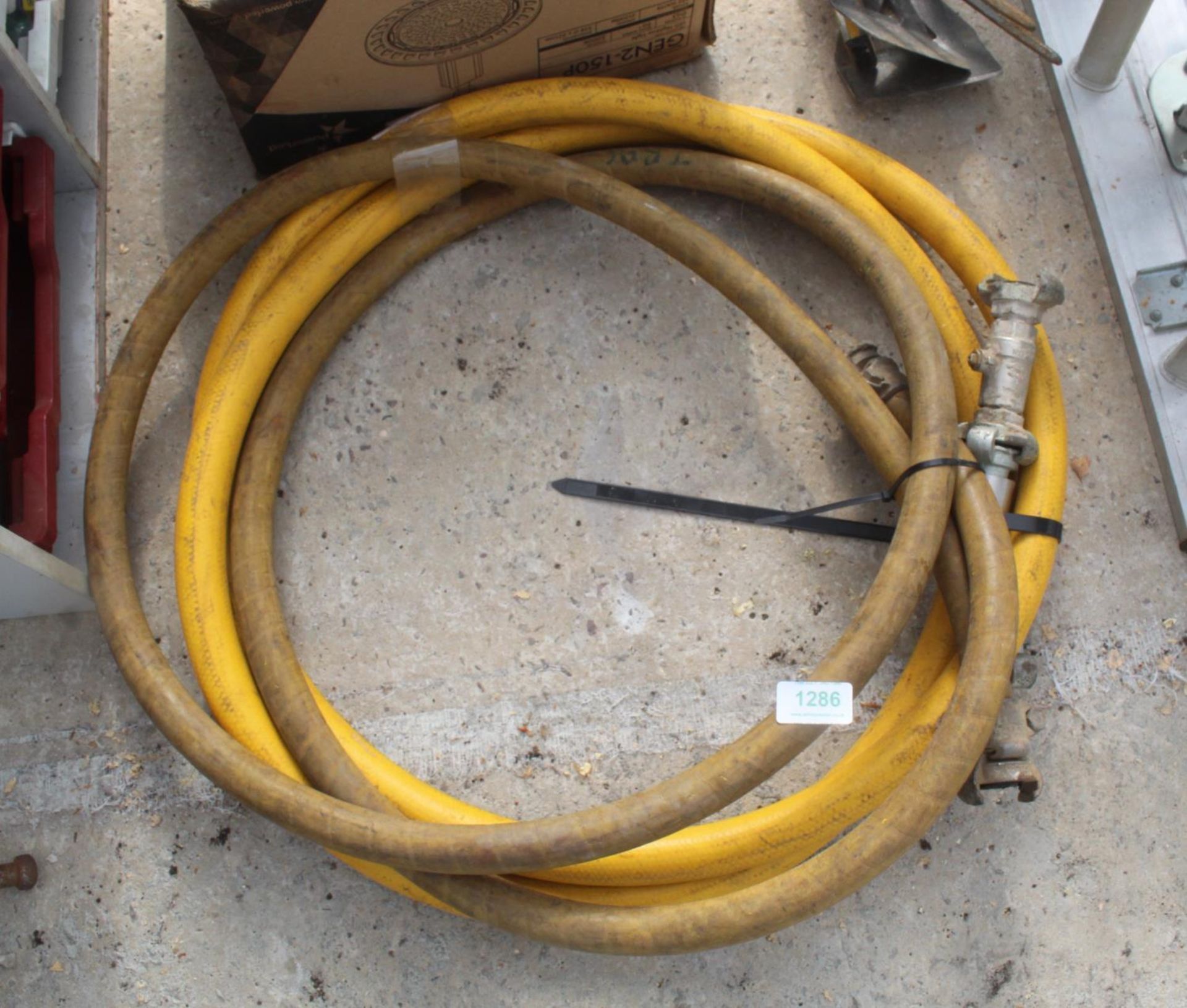 2 AIR HOSES + VAT