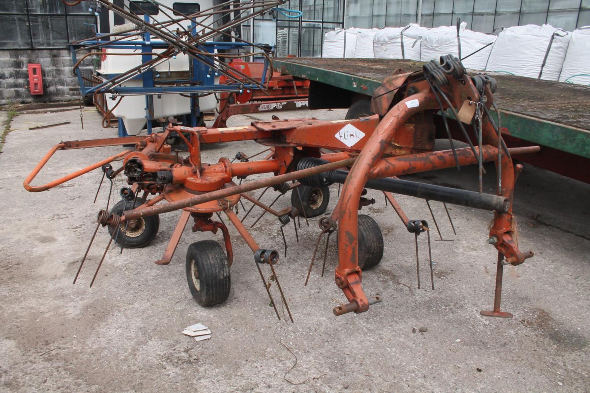 KUHN GF 4000M CENTIPEDE WITH SPARE TINES NO VAT