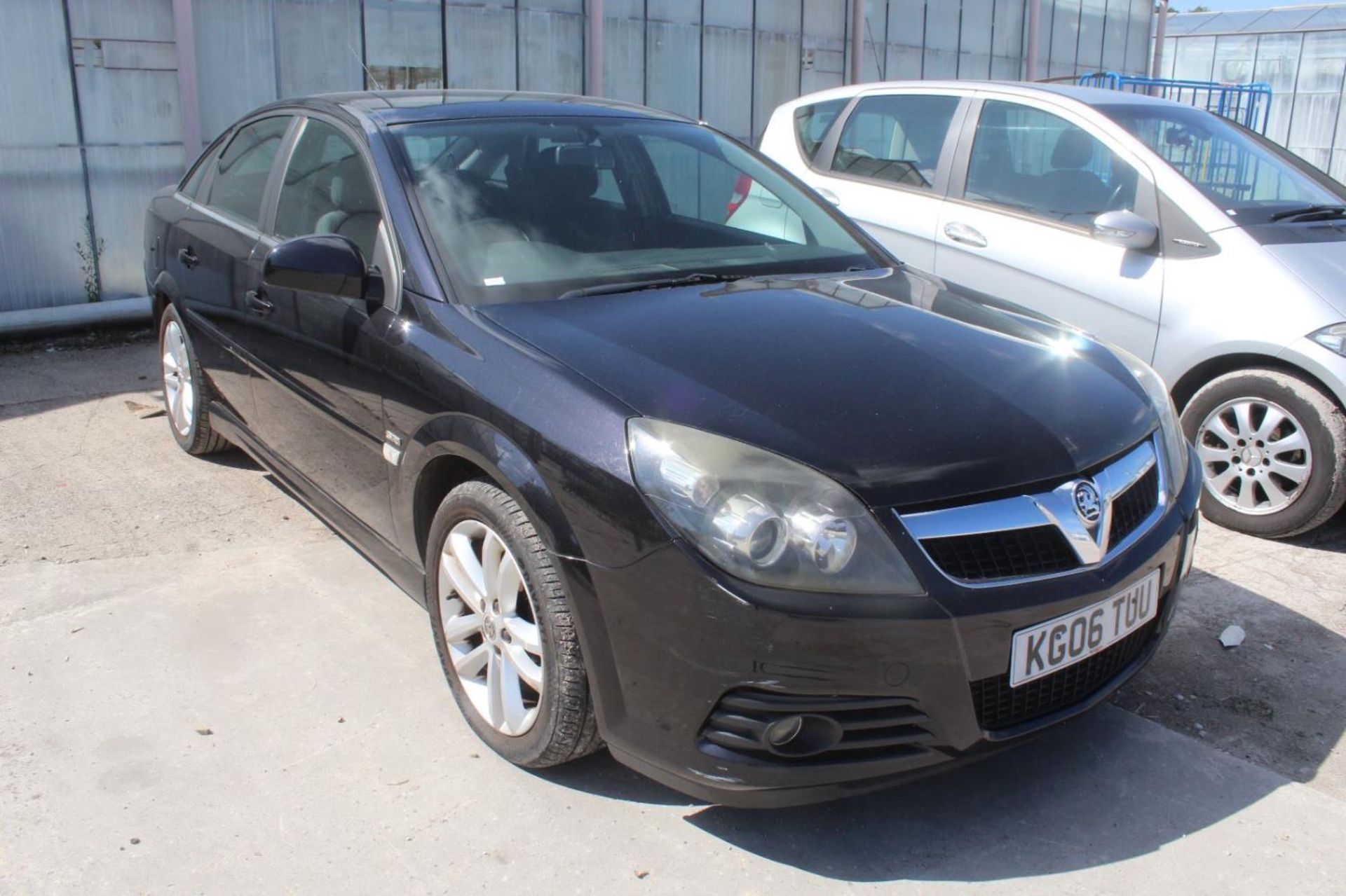 VAUXHALL VECTRA BLACK 2006 KG06 TUU MILEAGE 107000 LOTS OF SERVICE HISTORY AND GOOD RUNNER NO VAT