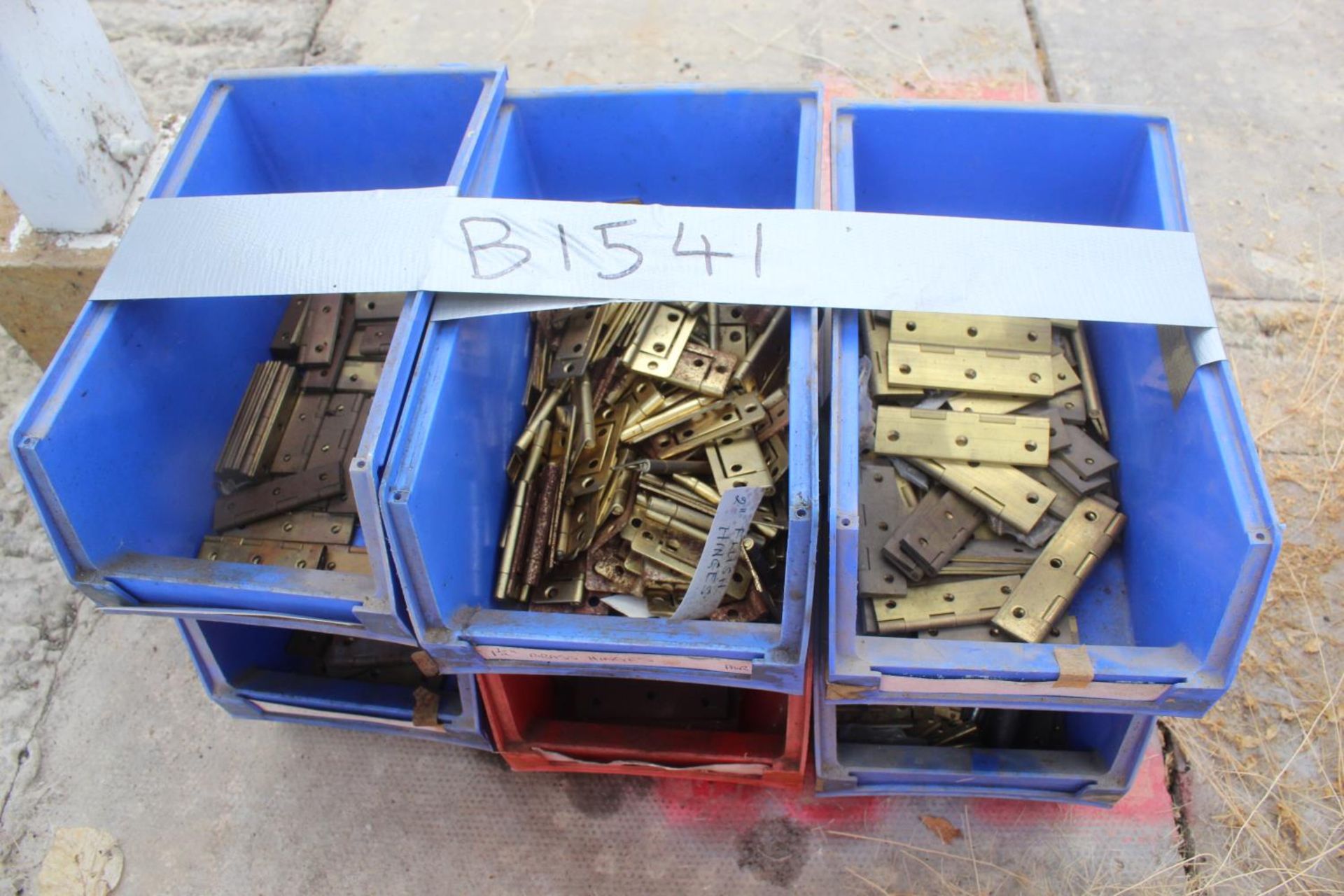 12 BOXES OF BRASS AND STEEL HINGES NO VAT - Image 3 of 3