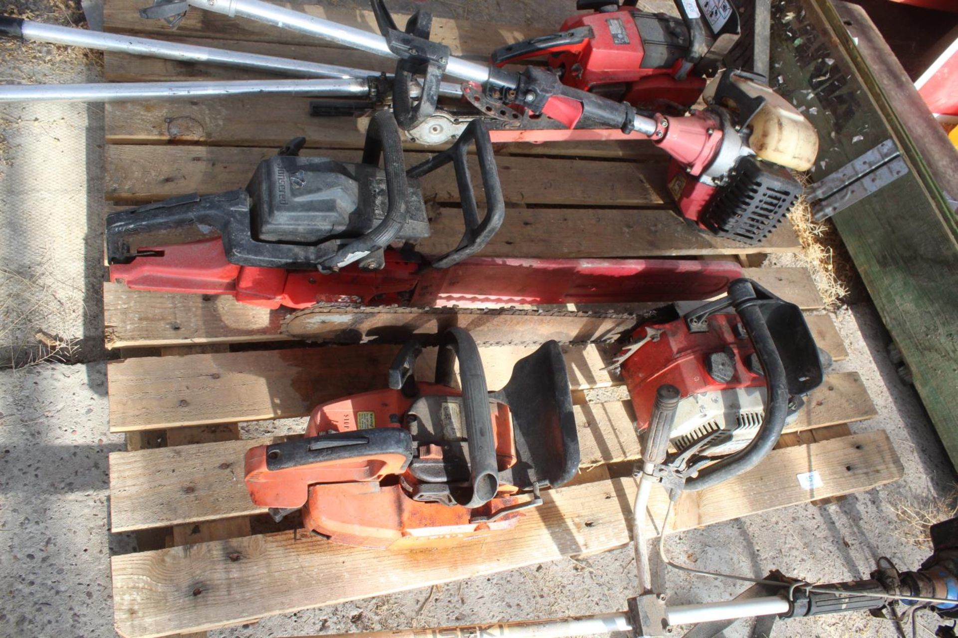 PALLET STRIMMERS & CHAINSAWS FOR SPARES - NO VAT - Image 3 of 3