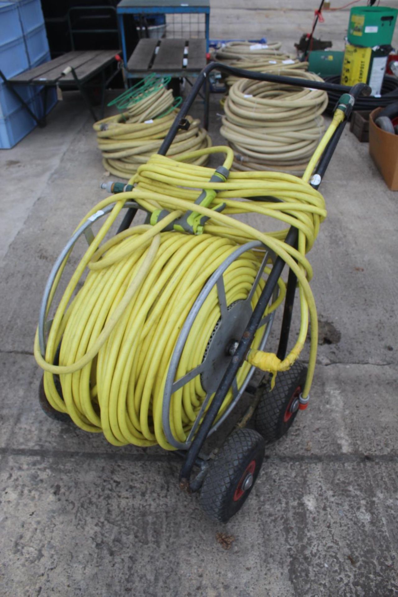 A LARGE MARKET GARDENERS HOSE AND FOUR WHEELED TROLLEY REEL NO VAT - Image 2 of 2