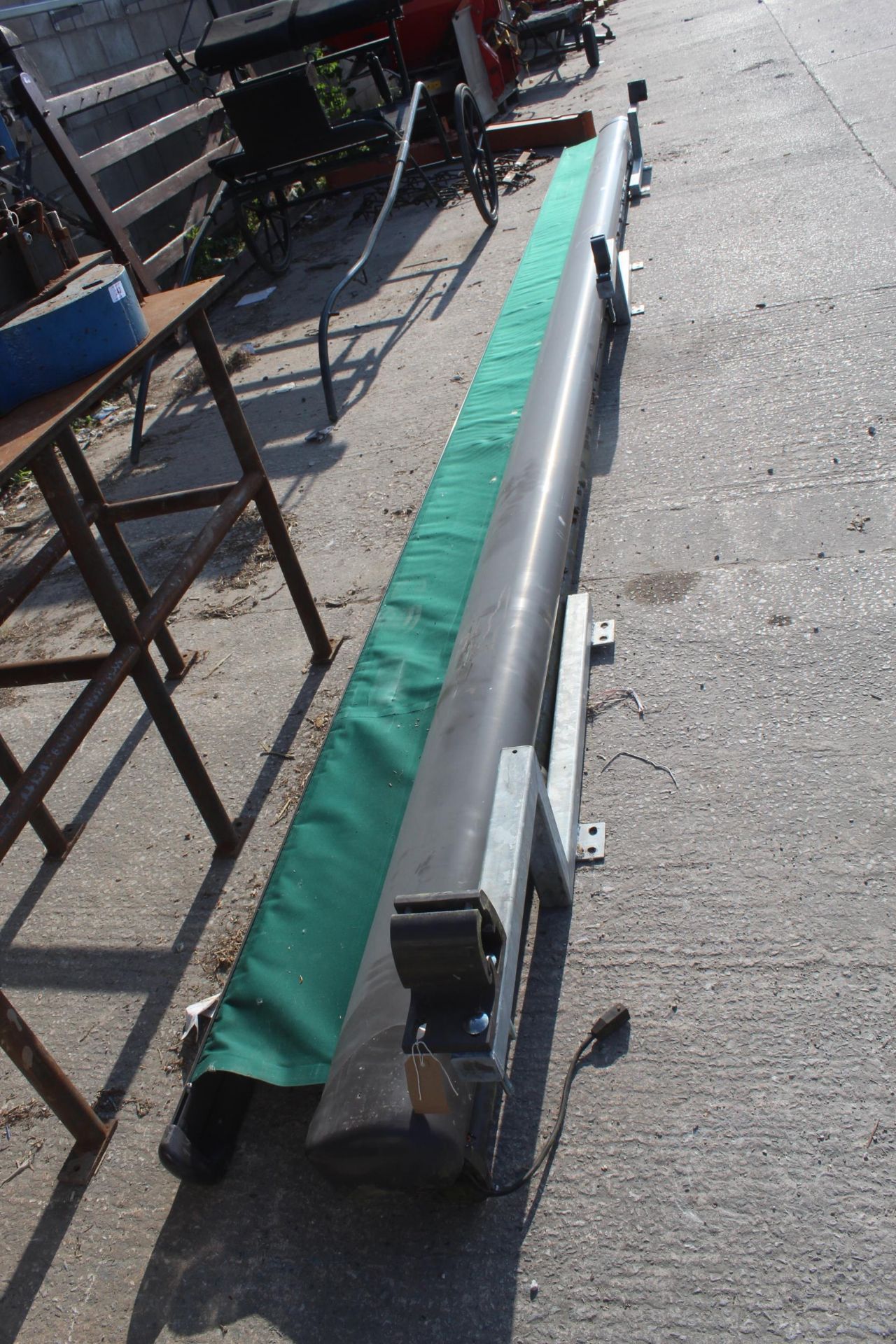 A 22FT ELECTRIC SHOP FRONT EXTENDABLE CANOPY WITH REMOTE CONTROL IN THE OFFICE IN WORKING ORDER NO - Image 2 of 2