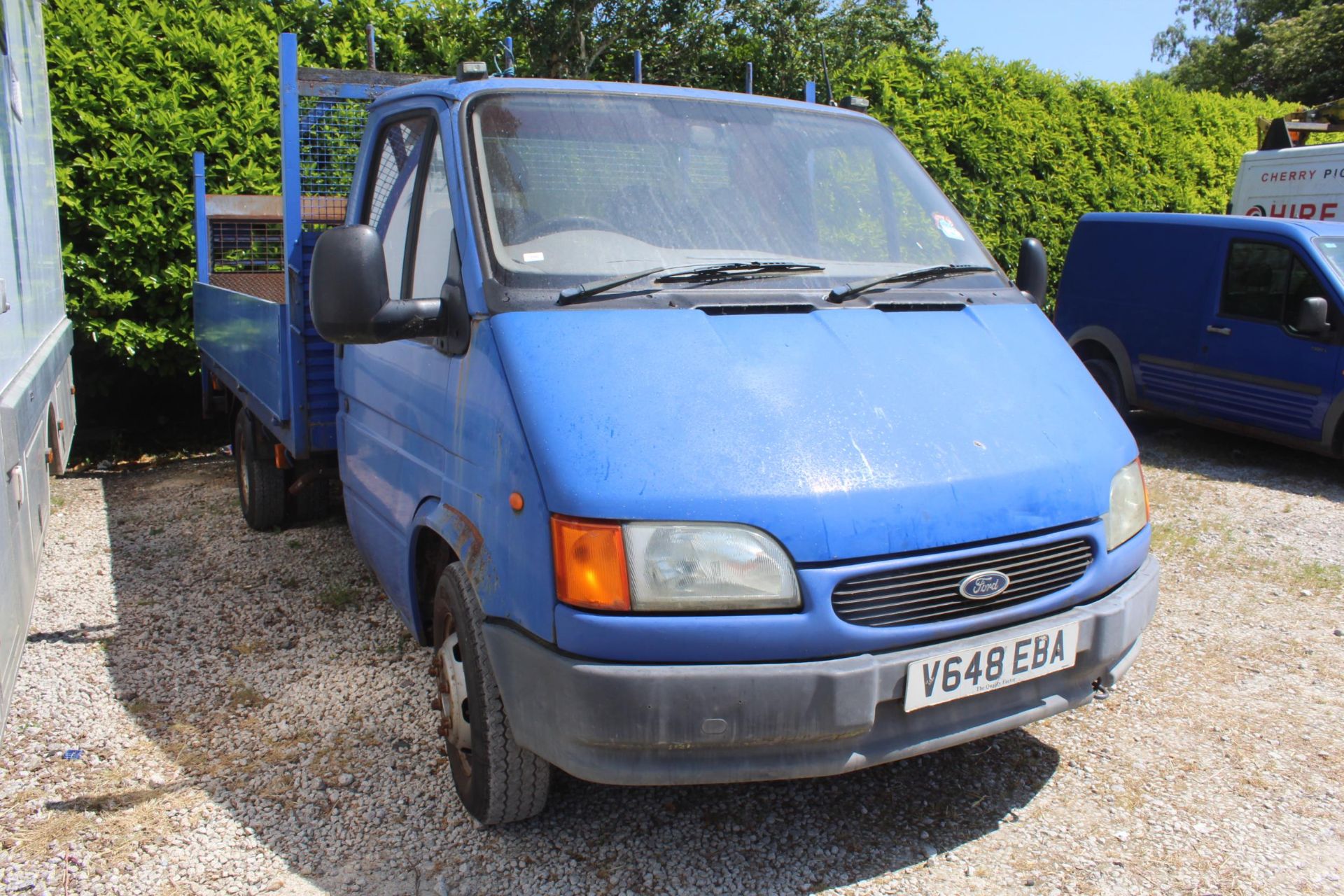 A FORD TRANSIT TIPPER VAN REGISTRATION V648EBA ENGINE GOOD FIRST REG 13/01/2000 NO MOT WHILST ALL - Image 2 of 3