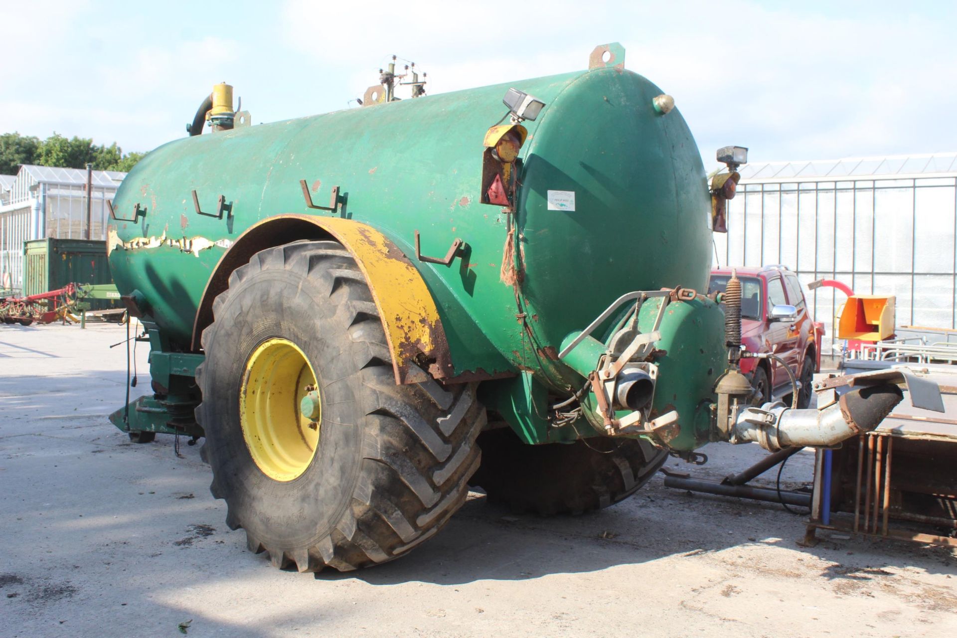 A SINGLE AXLE MAJOR 2050 GALLON SLURRY TANKER WITH VACUUM PUMP AND SLURRY PIPE PLUS VAT - Image 3 of 5