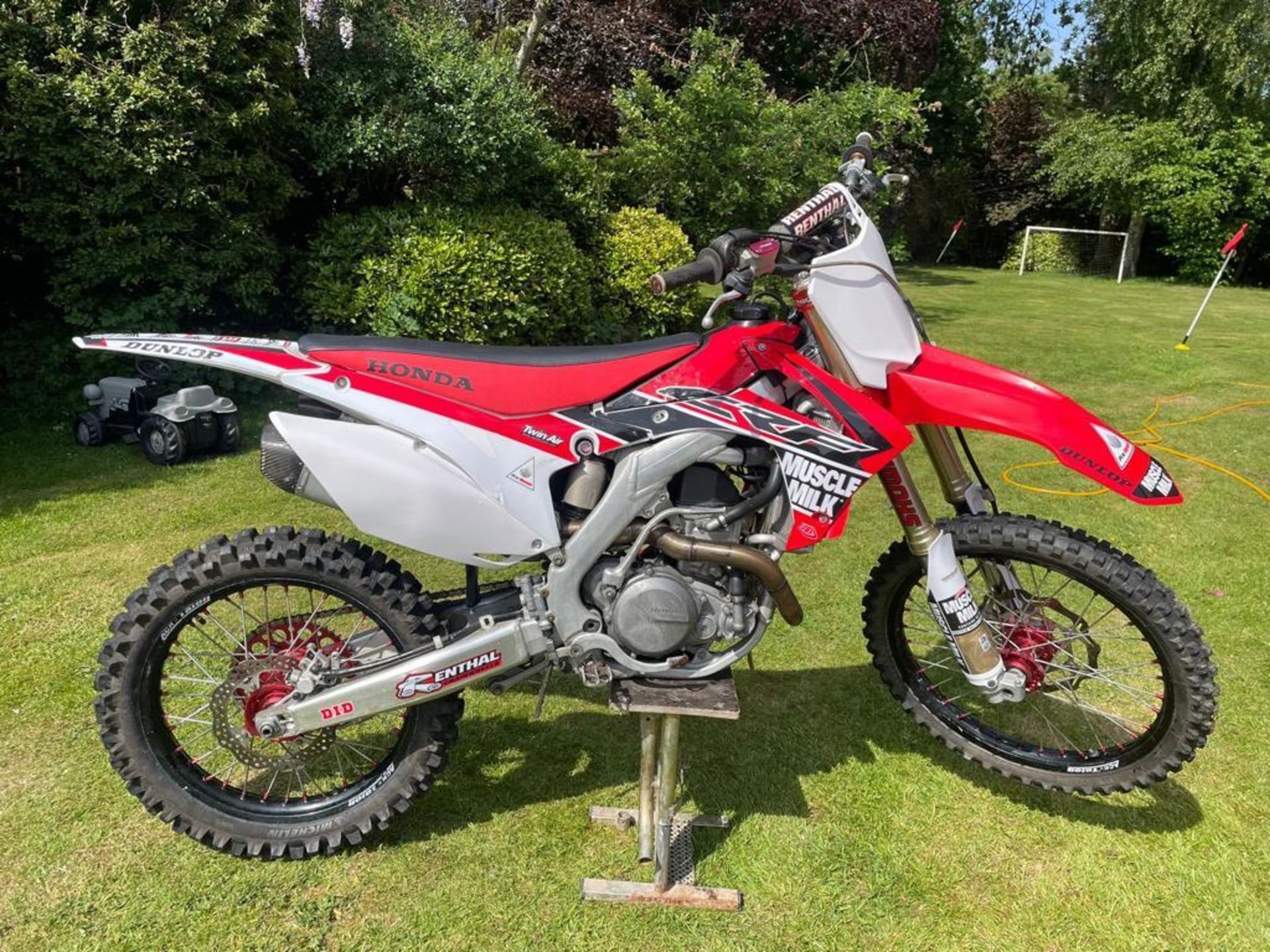 A 2014 HONDA CRF 450R MOTORCYCLE IN EXCELLENT CONDITION NO VAT UNFORTUNATELY DUE TO UNFORSEEN