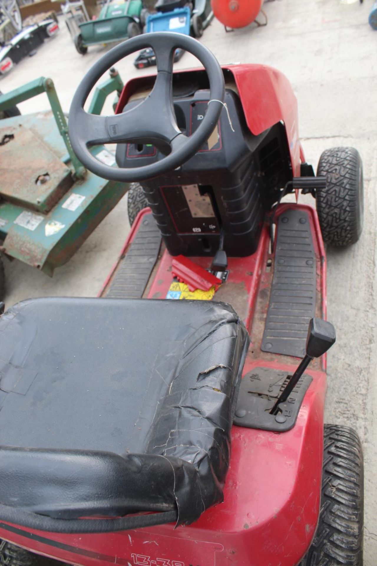 A TORO 13-38XL RIDE ON LAWNMOWER, LACKING CUTTING DECK AND GRASS BOX NO VAT - Image 3 of 3