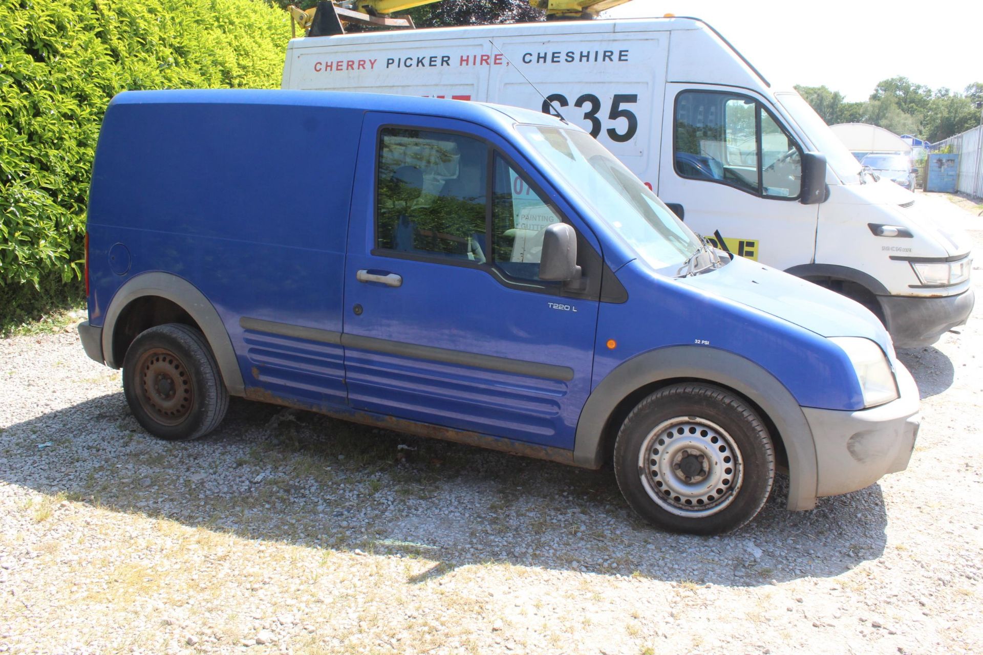 A 2006 FORD TRANSIT CONNECT VAN MOT UNTIL THE END OF NOVEMBER,REGISTRATION LG56FFU, COMPLETE WITH - Image 3 of 3