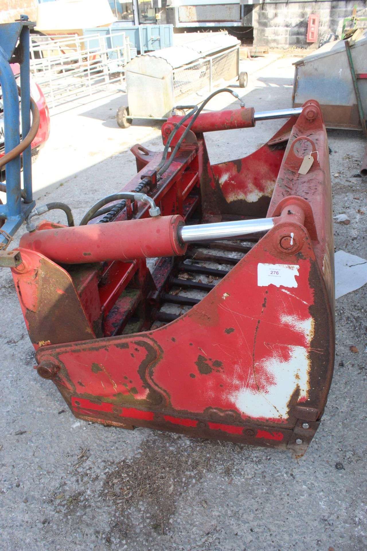 A 6FT HYDRAULIC SHEAR GRAB WITH PIN AND CONE ATTATCHMENTS NO VAT