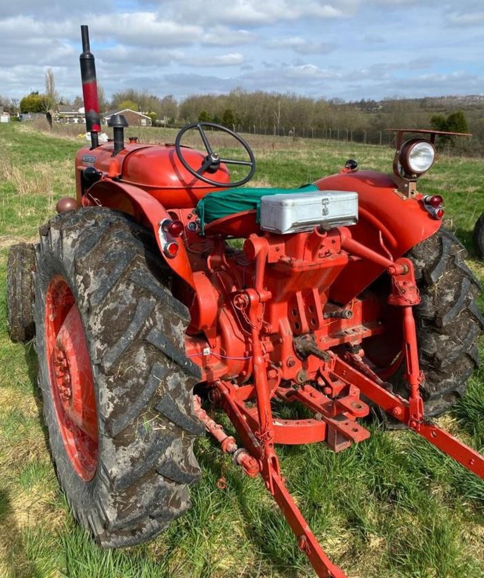 A NUFFIELD UNIVERSAL THREE TRACTOR GOOD ORDER RECENT REBUILD 4 NEW TYRES RE - CON STARTER CLUTCH & - Image 9 of 9