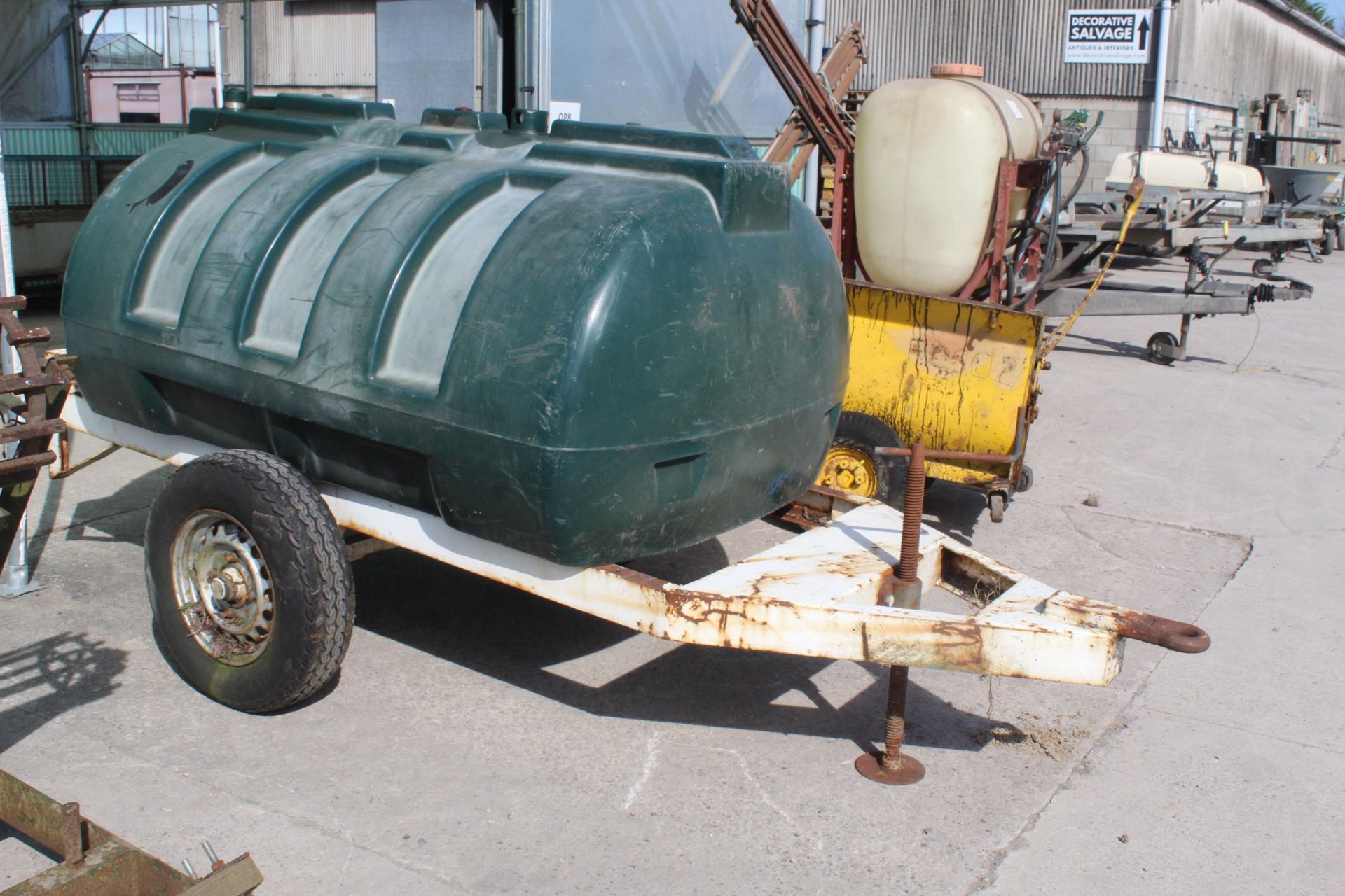 A LP1320 FUEL BOWSER WITH A PLASTIC TANK NO VAT - Image 2 of 3