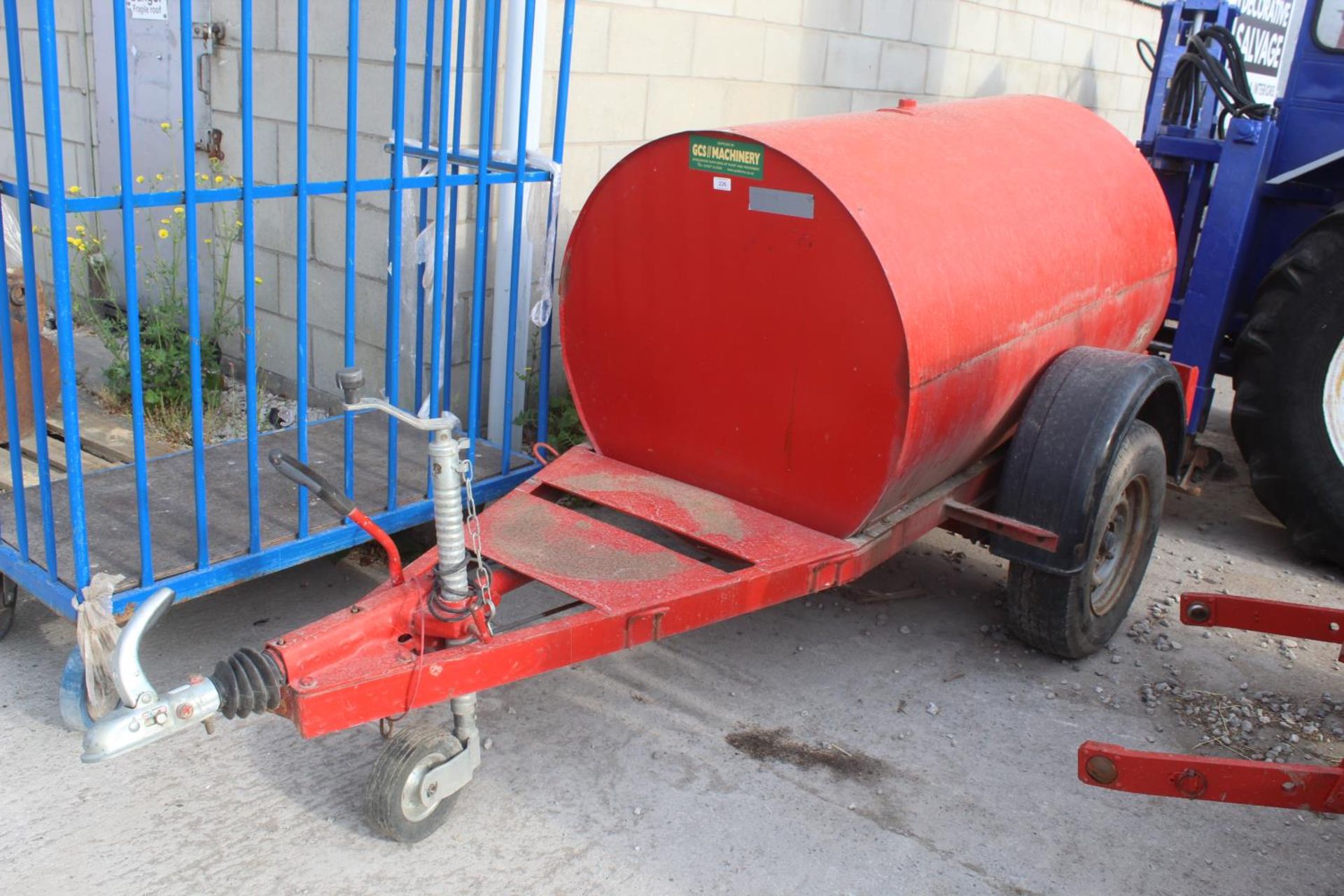 A TRAILER FUEL BOWSER COMPLETE WITH TRANSFER PUMP BELIEVED IN GOOD WORKING ORDER BUT NO WARRANTY