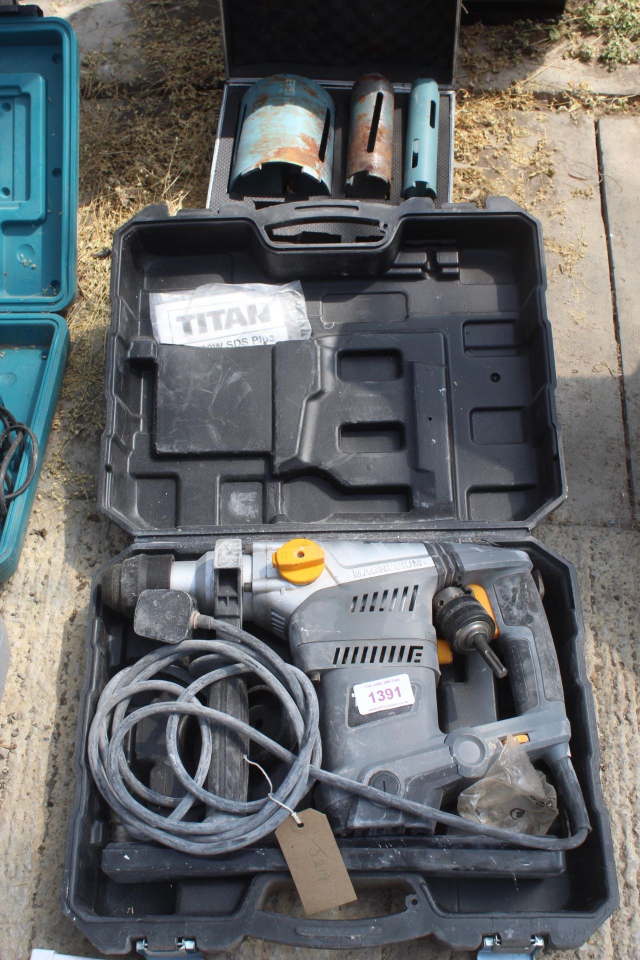 ROTARY HAMMER DRILL AND CUTTING BITS + VAT