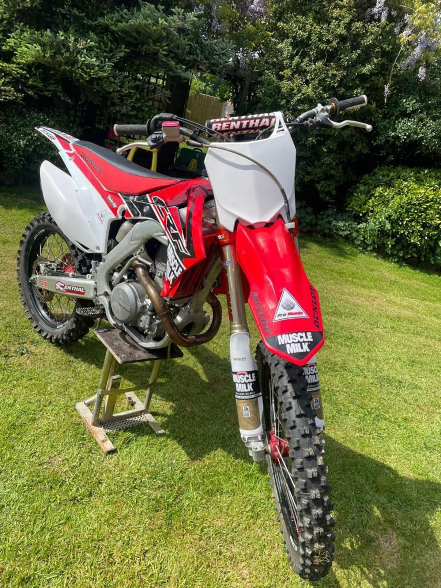 A 2014 HONDA CRF 450R MOTORCYCLE IN EXCELLENT CONDITION NO VAT UNFORTUNATELY DUE TO UNFORSEEN - Image 3 of 3