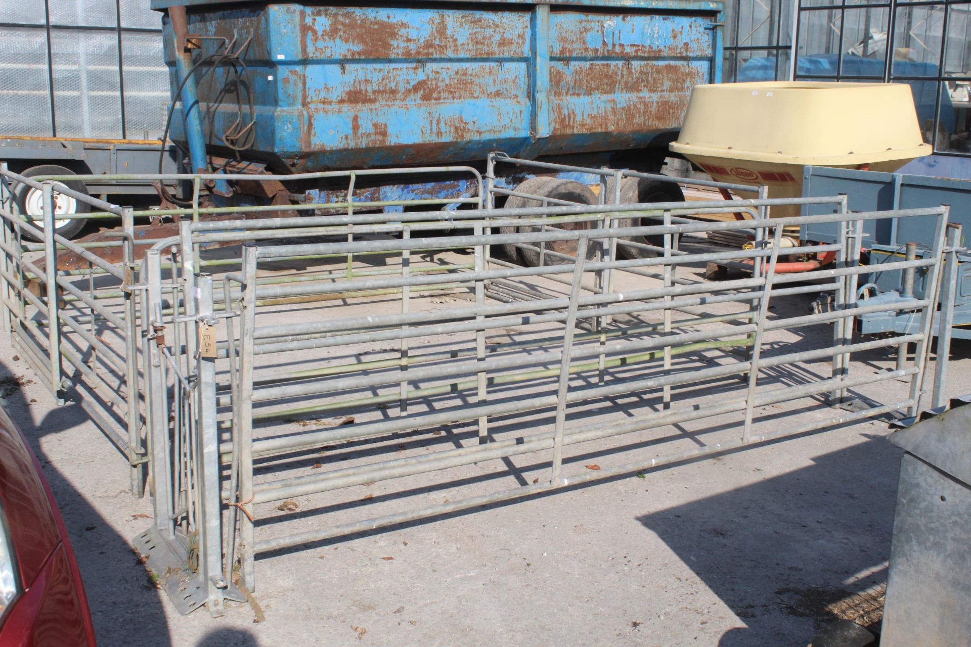 A 10FT x 8FT EXTENDABLE GALVANISED SHEEP DRENCHING PEN WITH CONNECTION RODS + VAT - Image 2 of 3