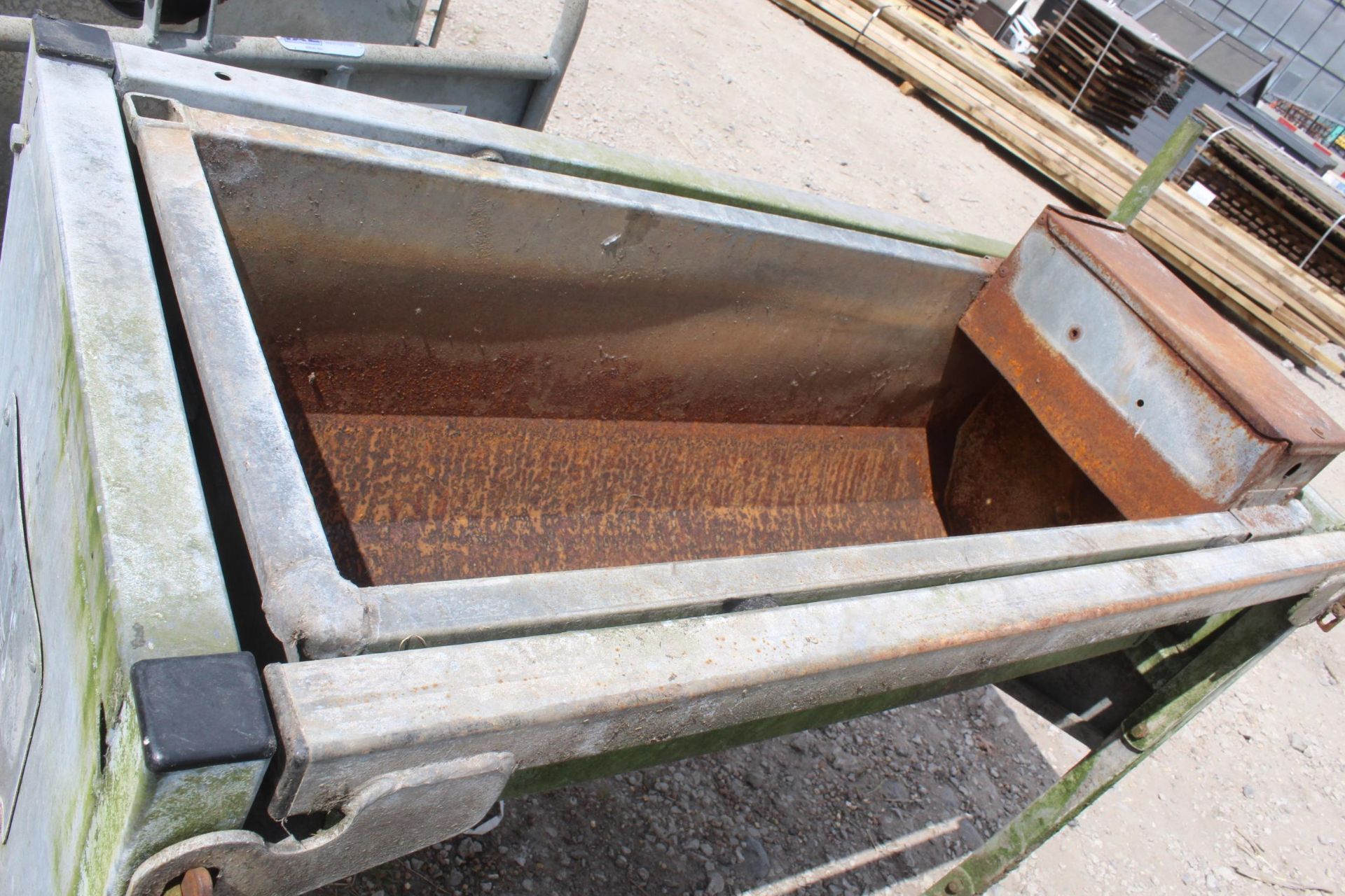 ROLL OVER WATER TROUGH NO VAT - Image 2 of 2