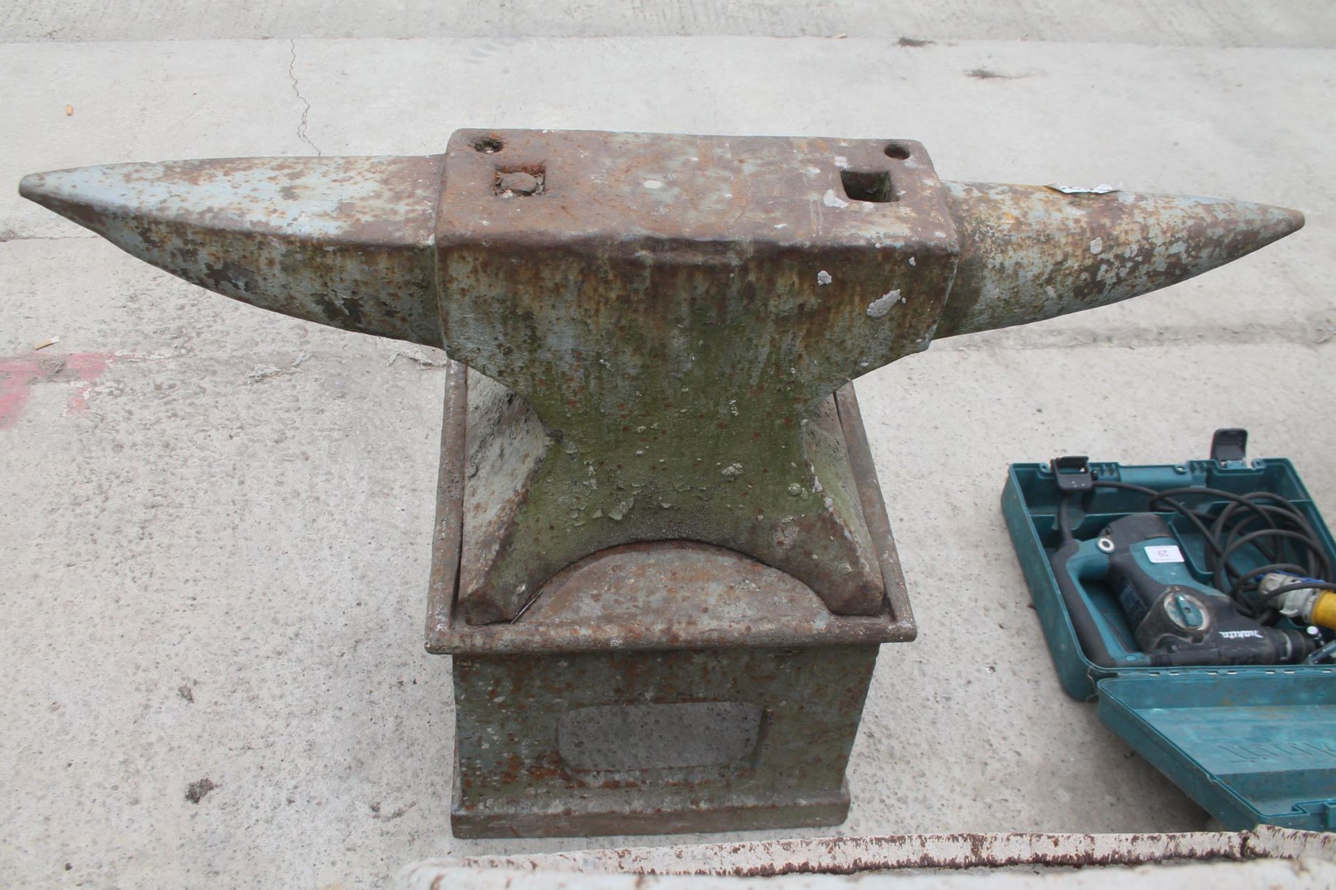 ANVIL AND STAND NO VAT - Image 2 of 2