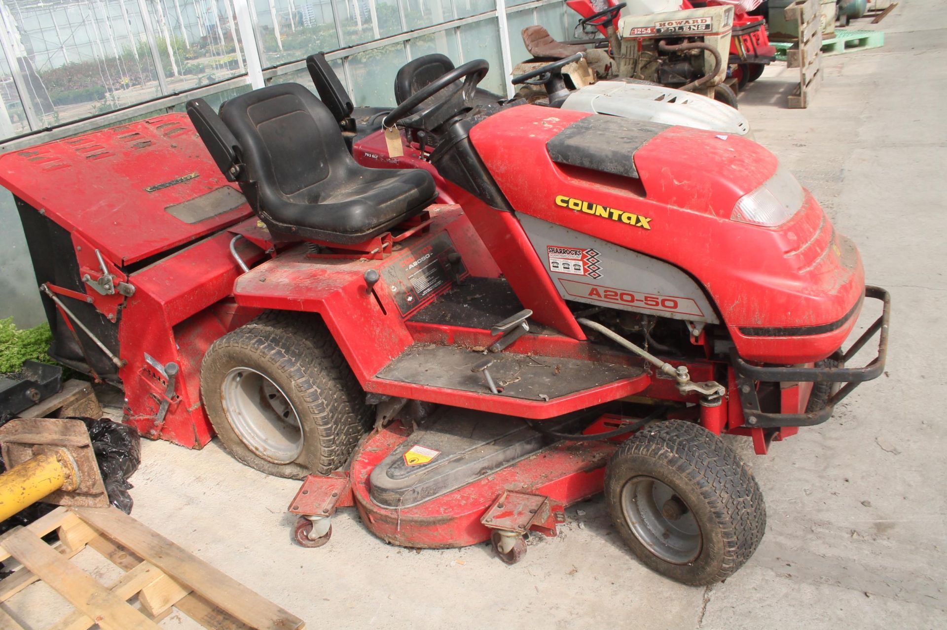 A COUNTAX A20-50 RIDE ON LAWNMOWER COMPLETE WITH GRASS BOX WITH ATTATCHED ROLLER NO VAT - Image 2 of 3