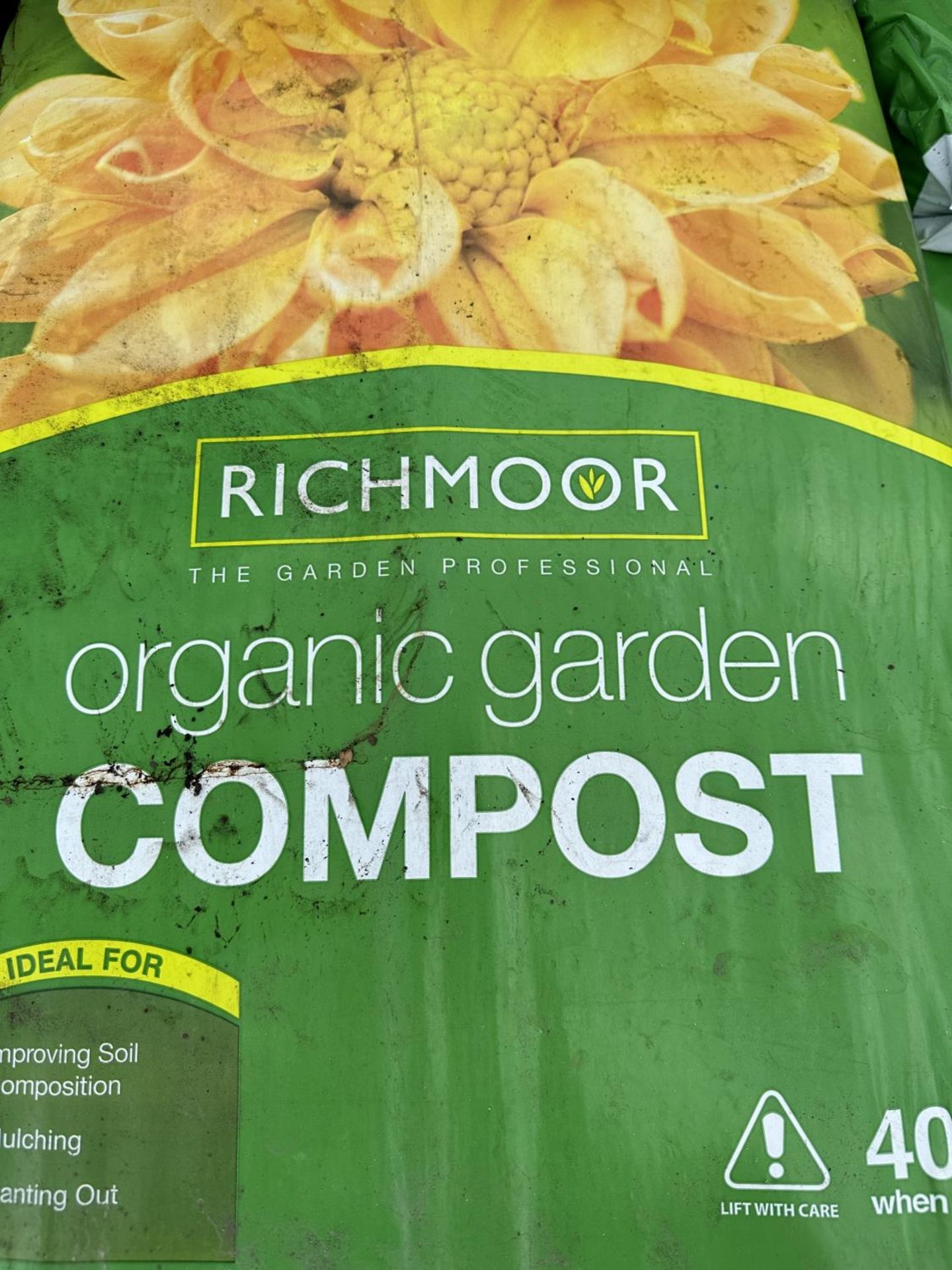 FIVE BAGS OF 40 LITRES RICHMOOR ORGANIC COMPOST NO VAT - Image 2 of 3