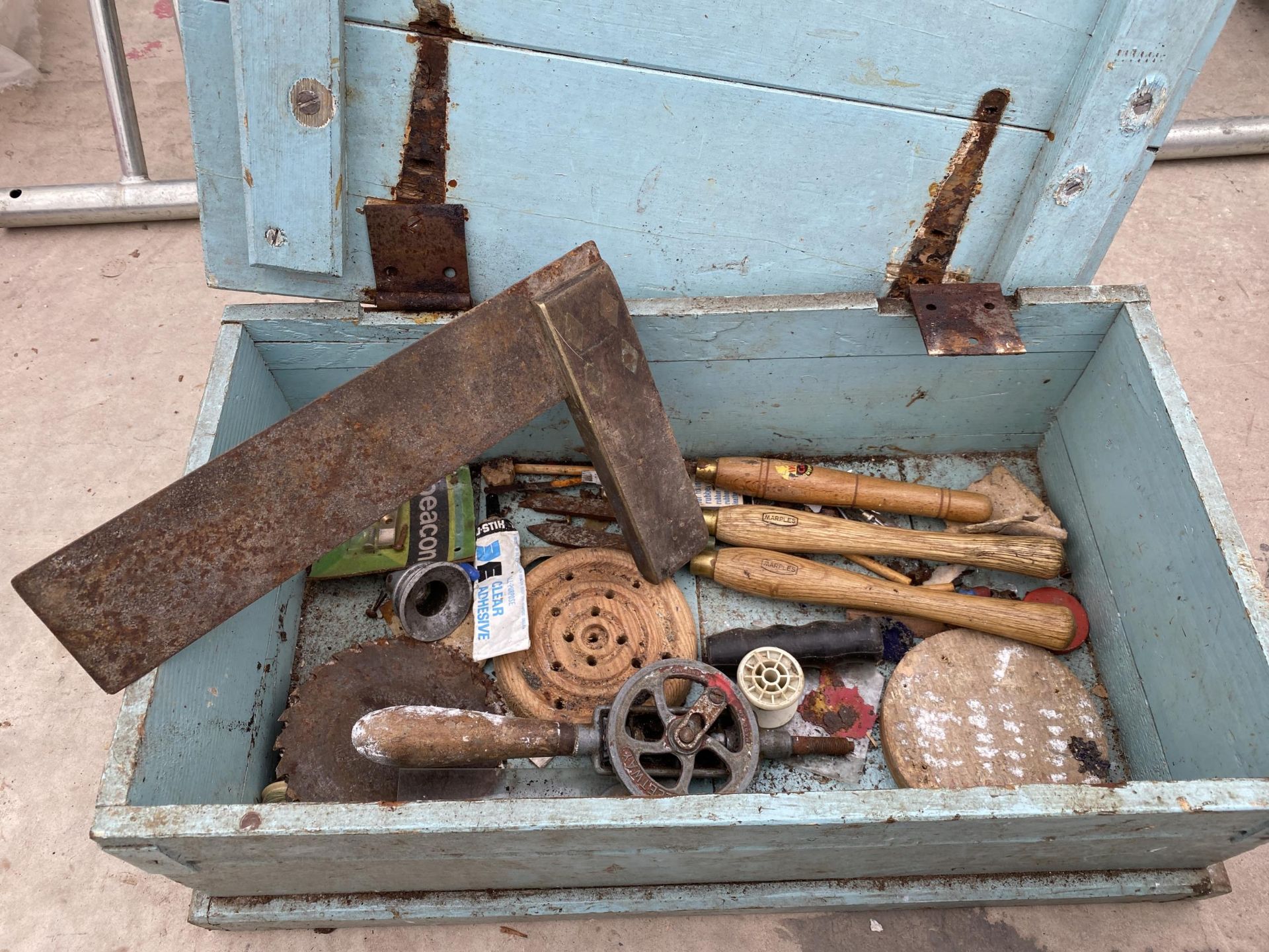 A WOODEN TOOLBOX AND TOOLS - Image 2 of 2