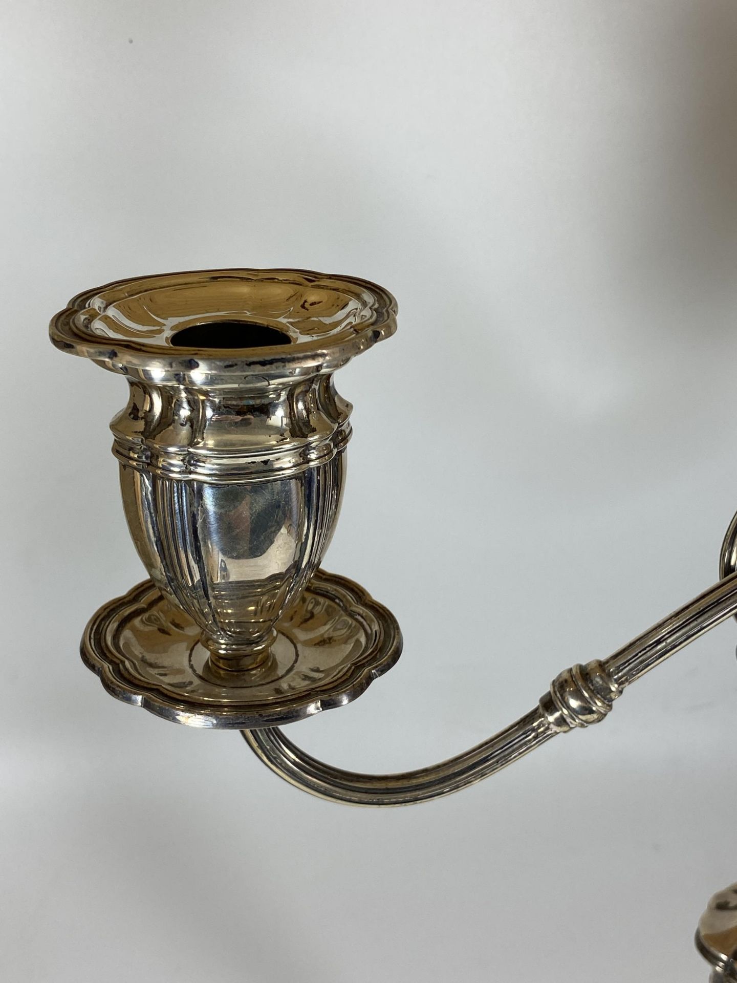 A LARGE GEORGE V SOLID SILVER THREE BRANCH CANDLEABRA, HALLMARKS FOR BIRMINGHAM, 1926, MAKER - Image 3 of 11