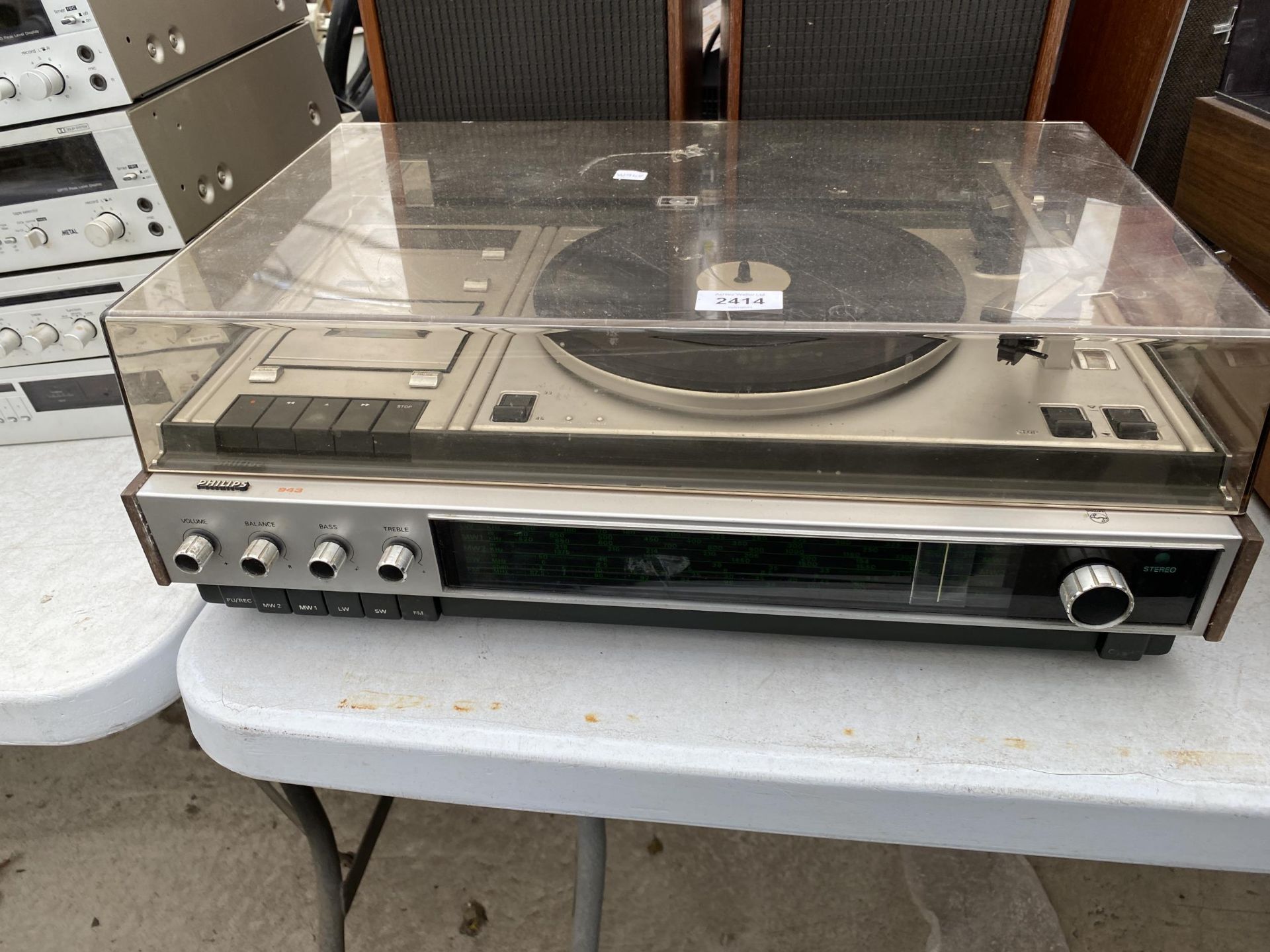 A RETRO PHILIPS RECORD PLAYER AND A PAIR OF WOODEN CASED SPEAKERS - Image 2 of 7