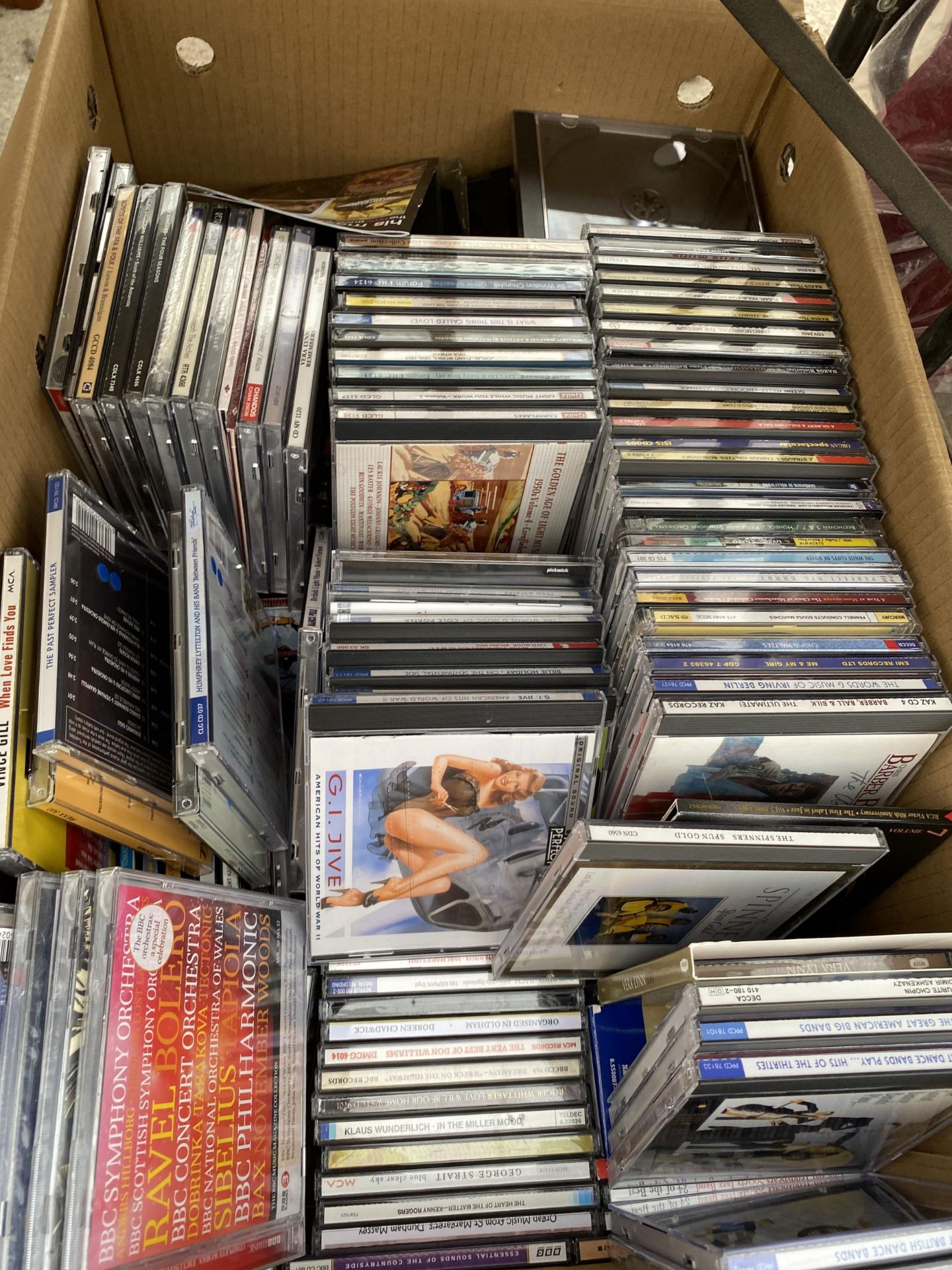 A LARGE ASSORTMENT OF CDS - Bild 2 aus 2