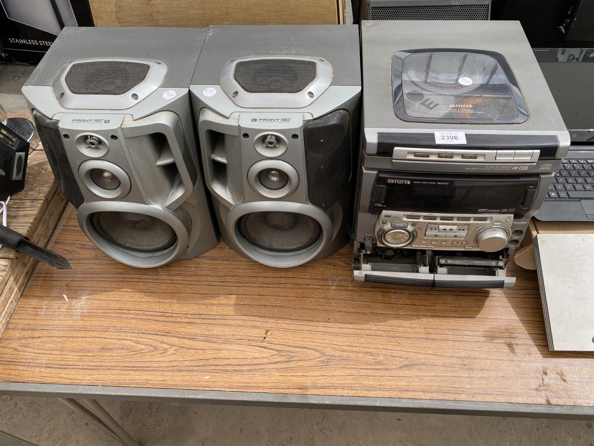 AN AIWA STEREO SYSTEM WITH A PAIR OF SPEAKERS