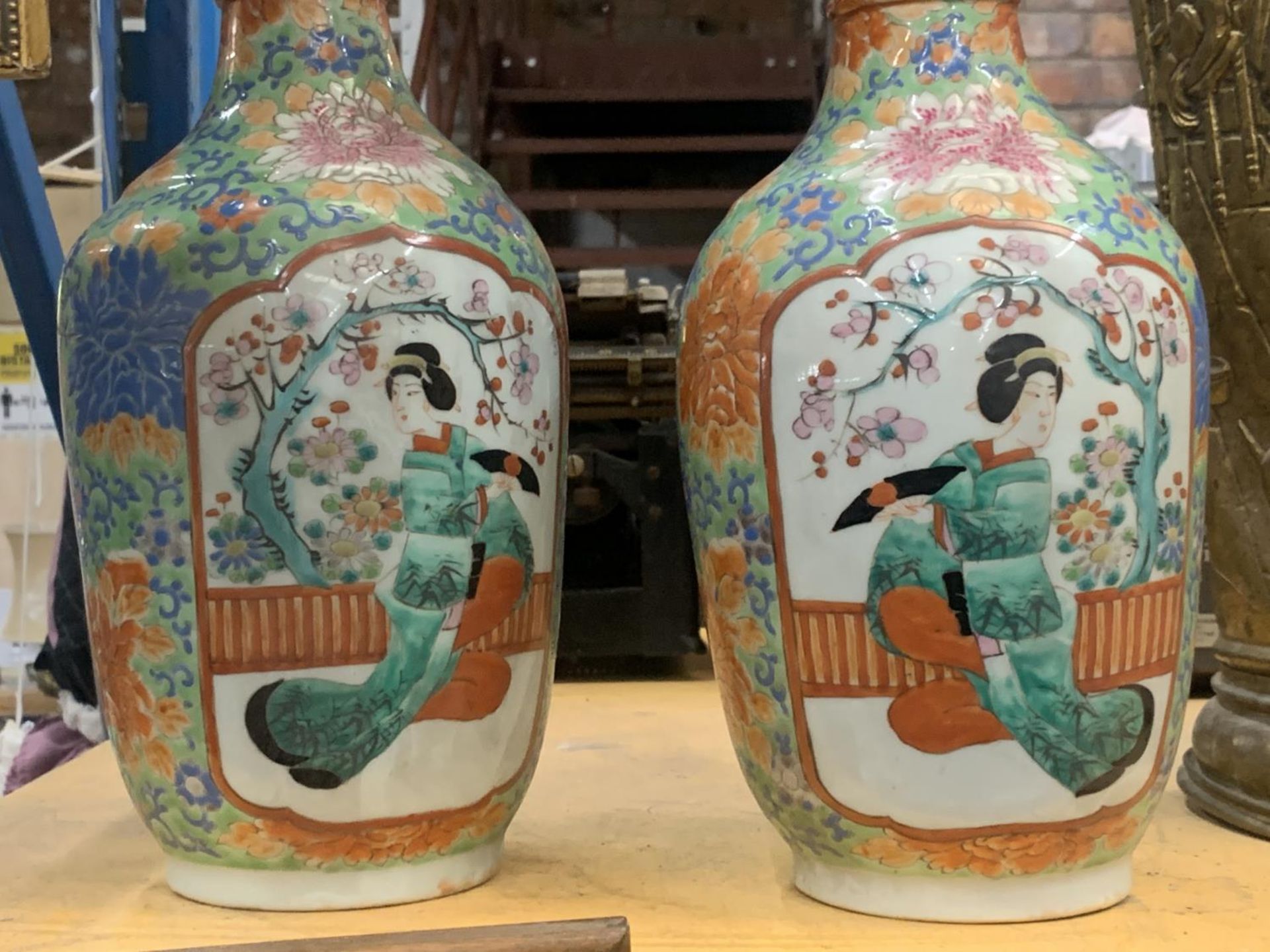 A PAIR OF JAPANESE VASES WITH FLUTED TOPS HEIGHT 36CM - BOTH A/F - Image 5 of 5