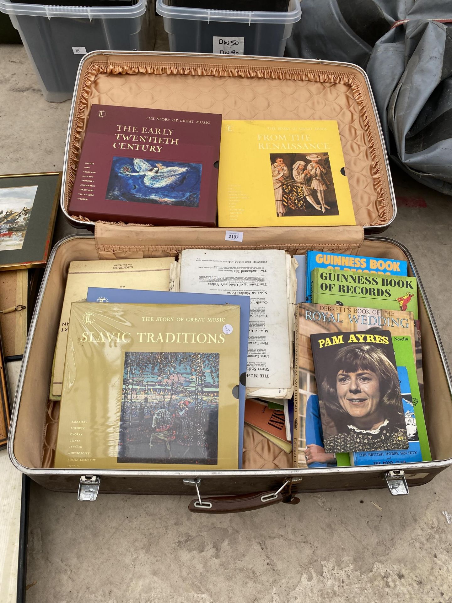 A SUITCASE CONTAINING VINTAGE BOOKS AND LPS