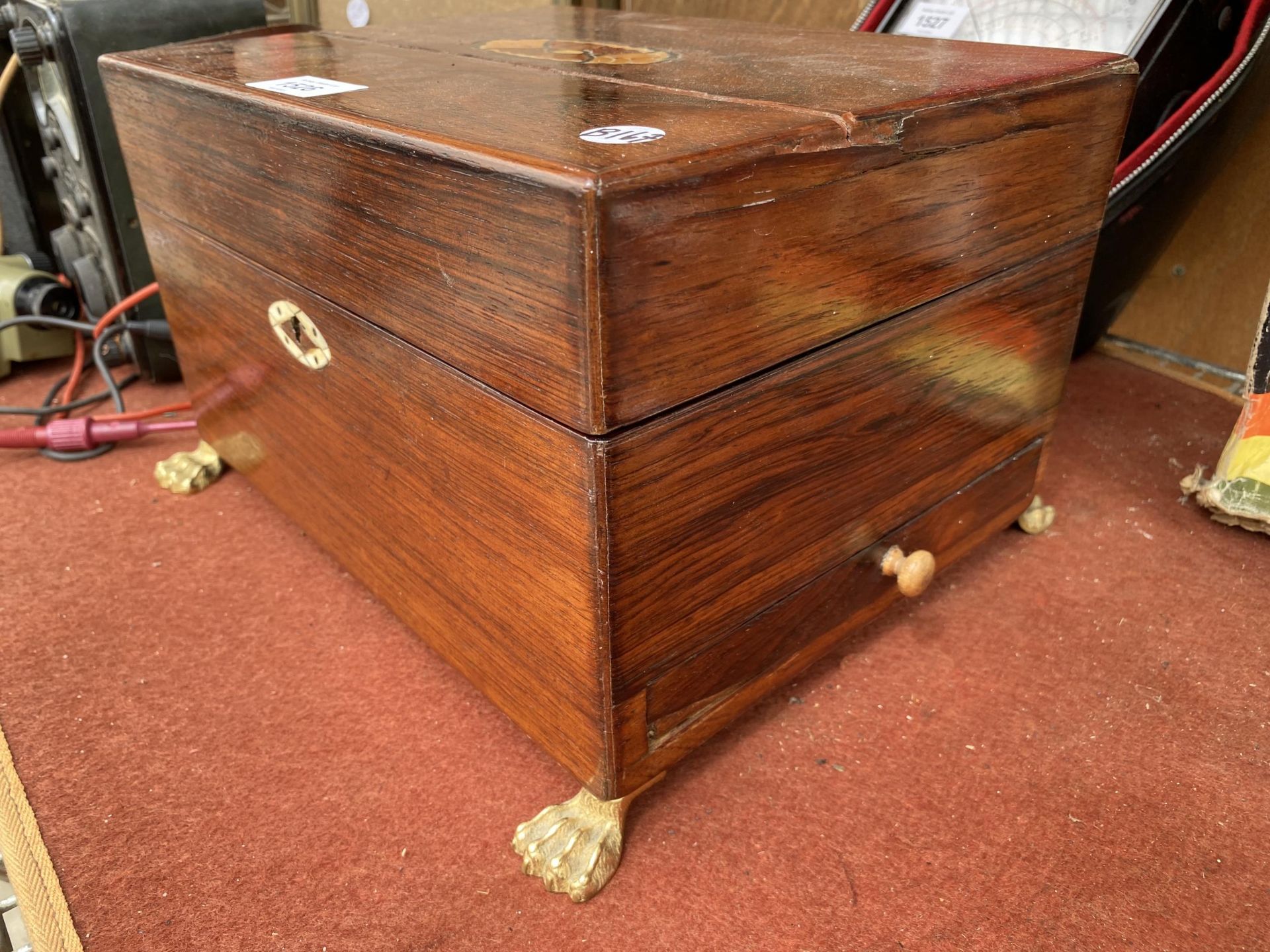 A VINTAGE OAK WRITING BOX COMPLETE WITH SECRET LOCKING DRAWER - Image 2 of 5