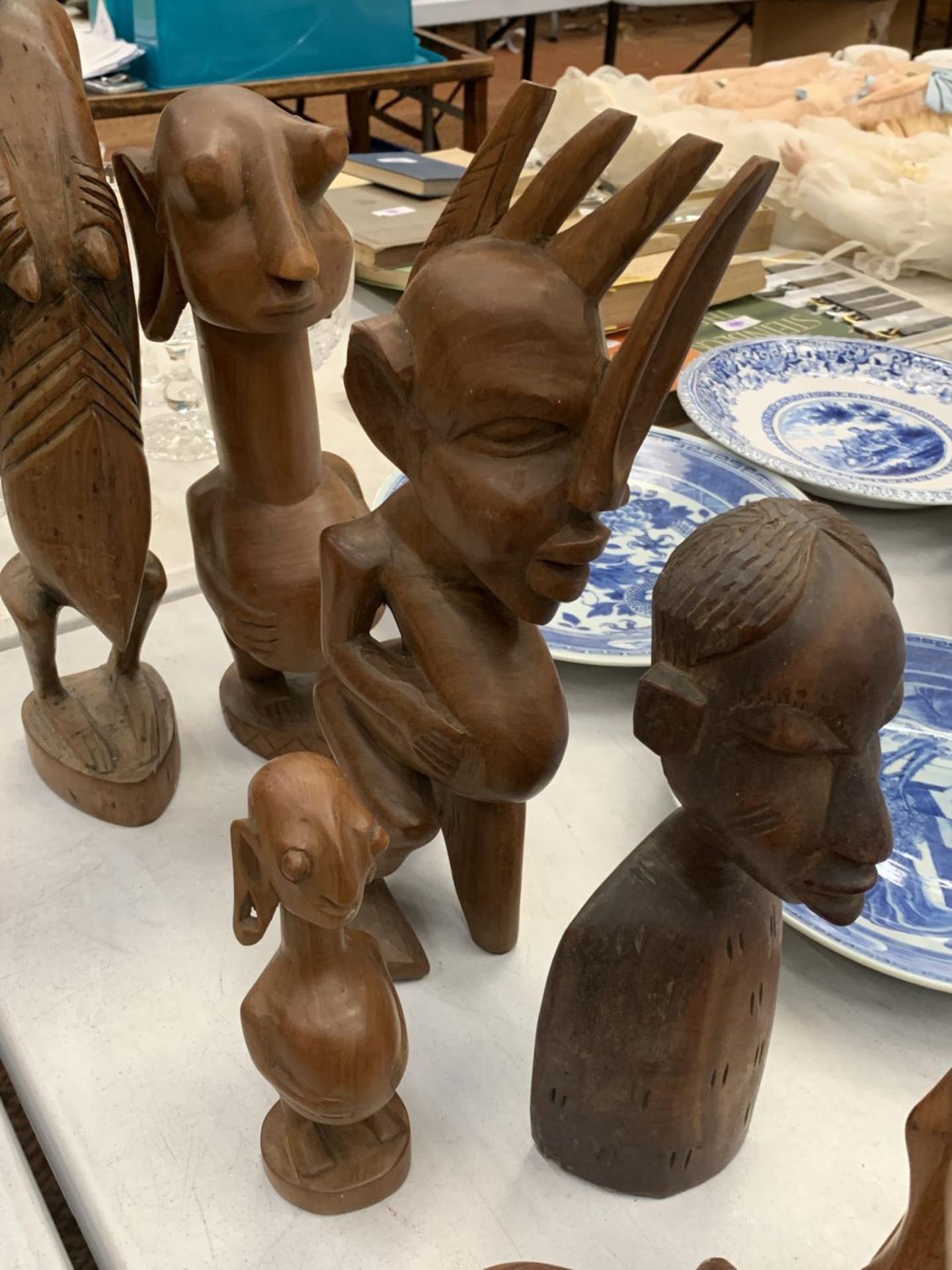 SEVERAL AFRICAN HAND SCULPTURED FIGURES - Image 3 of 5
