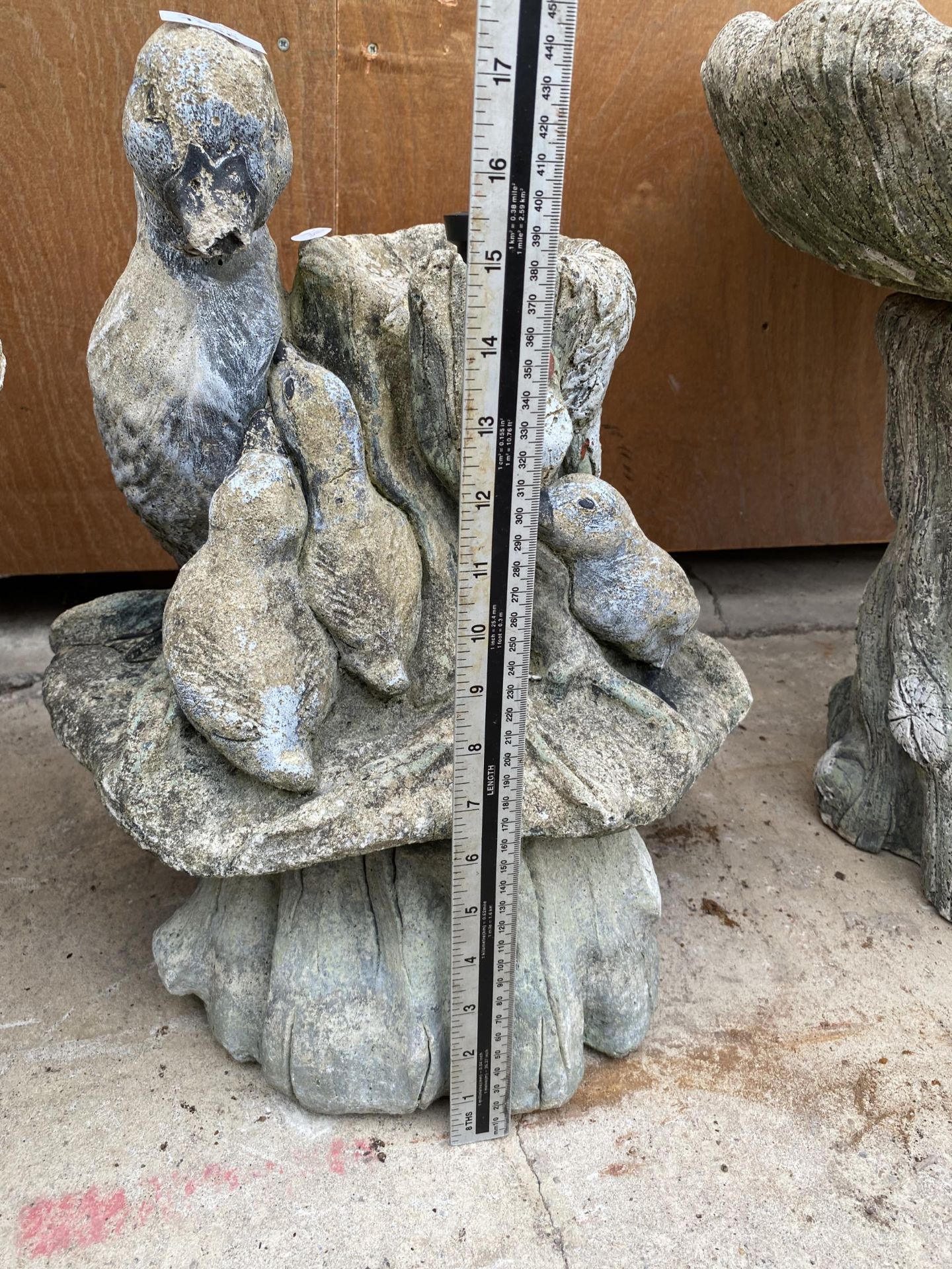 A RECONSTITUTED STONE BIRD DECORATION WATER FEATURE - Image 2 of 2
