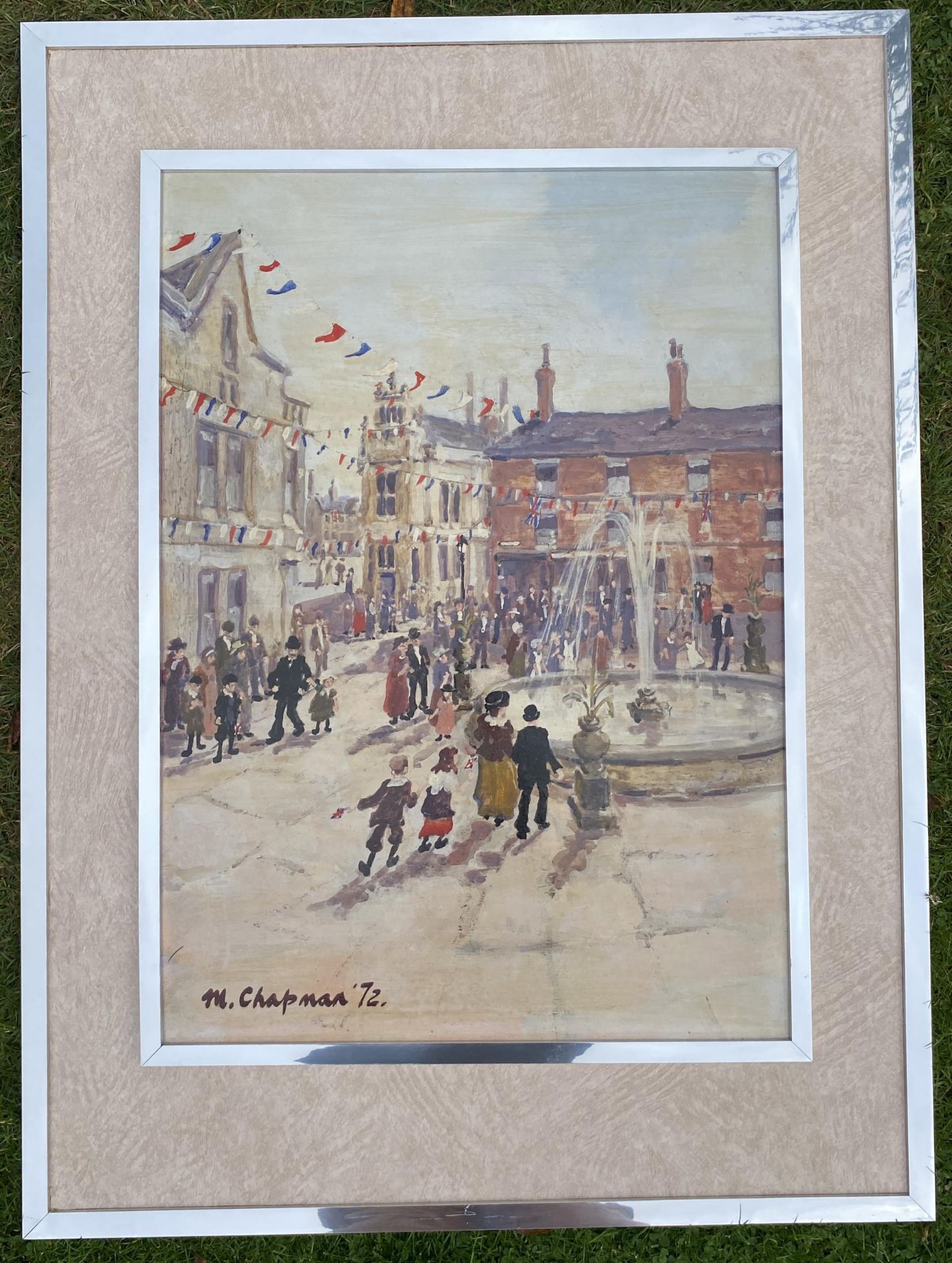 A LARGE MARGARET CHAPMAN (1940-2000) NORTHERN ART FRAMED OIL ON BOARD PAINTING OF A TOWN SCENE