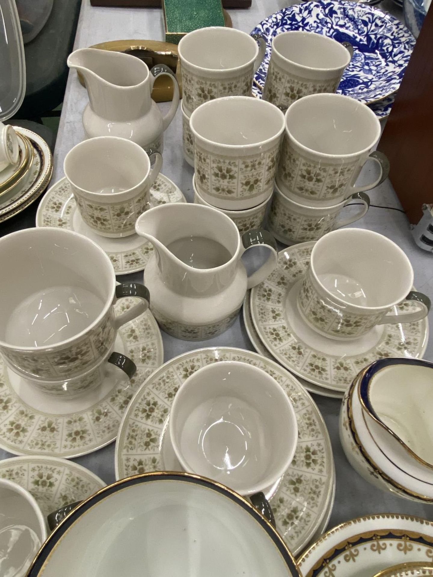 A ROYAL DOULTON 'SAMARRA' PART TEASET TO INCLUDE CUPS, SAUCERS AND CREAM JUGS - Image 3 of 3