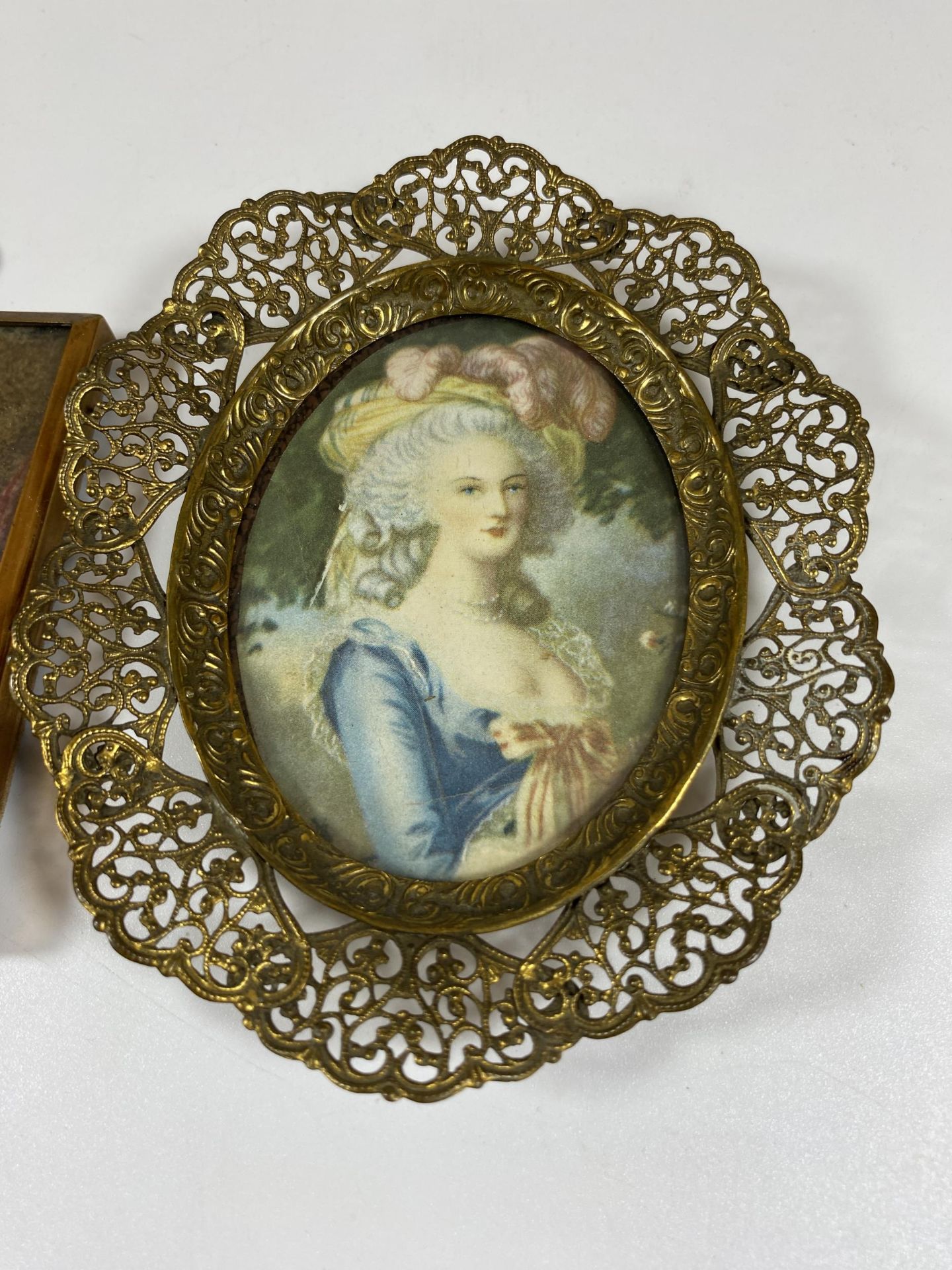 TWO VINTAGE PORTRAIT MINIATURES TO INCLUDE BRASS FILIGREE FRAME EXAMPLE, LENGTH 11CM - Image 2 of 5