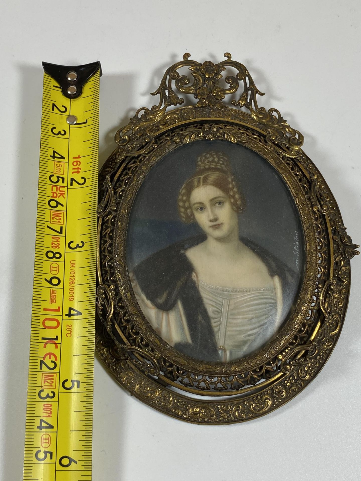 AN EARLY 19TH CENTURY HAND PAINTED PORTRAIT OF A LADY, SIGNED M.STIELER, IN ORNATE BRASS OVAL - Image 6 of 12