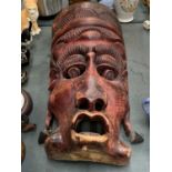 A LARGE HAND CARVED WOODEN POLYNESIAN DEVIL GOD