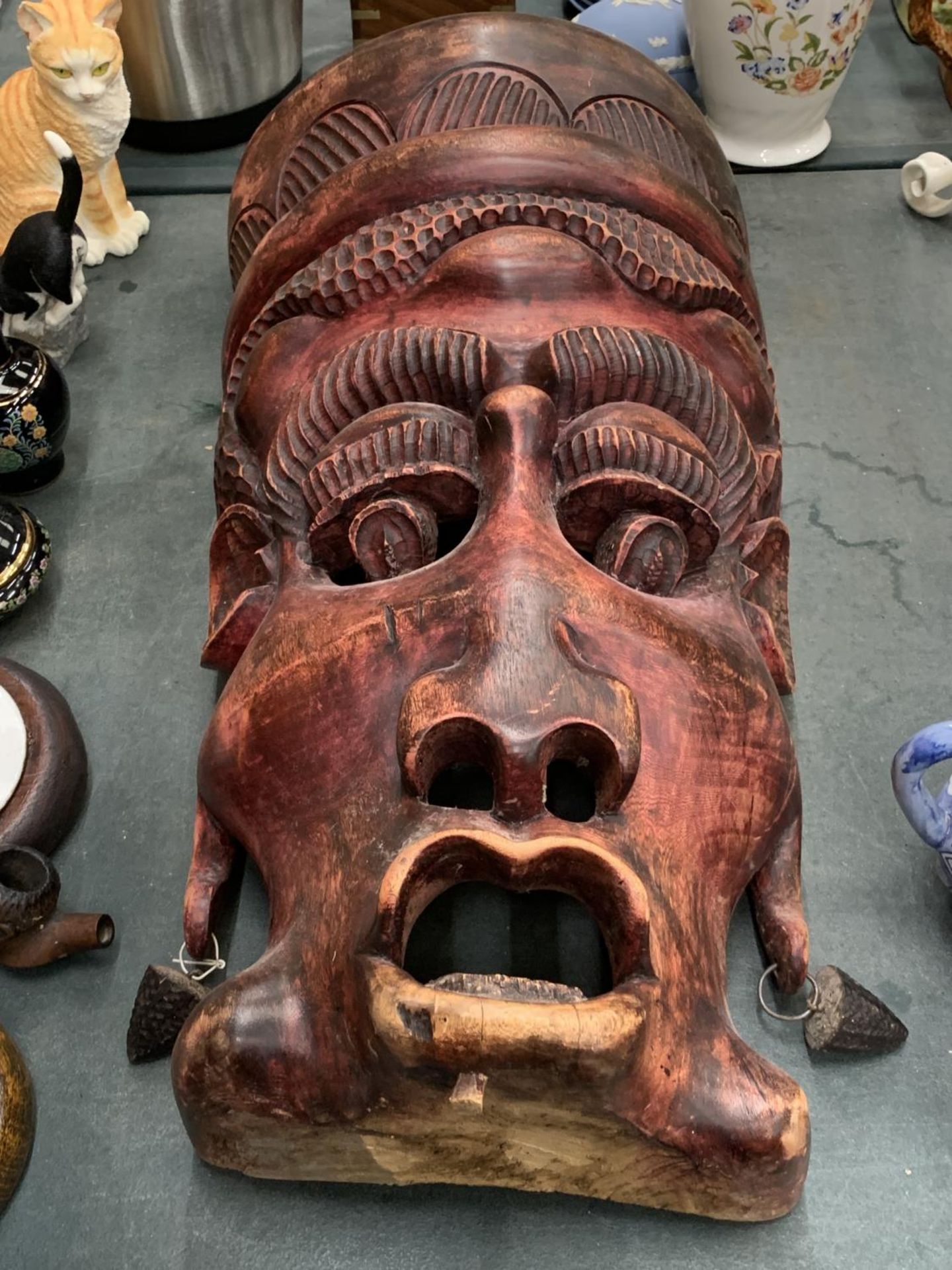 A LARGE HAND CARVED WOODEN POLYNESIAN DEVIL GOD