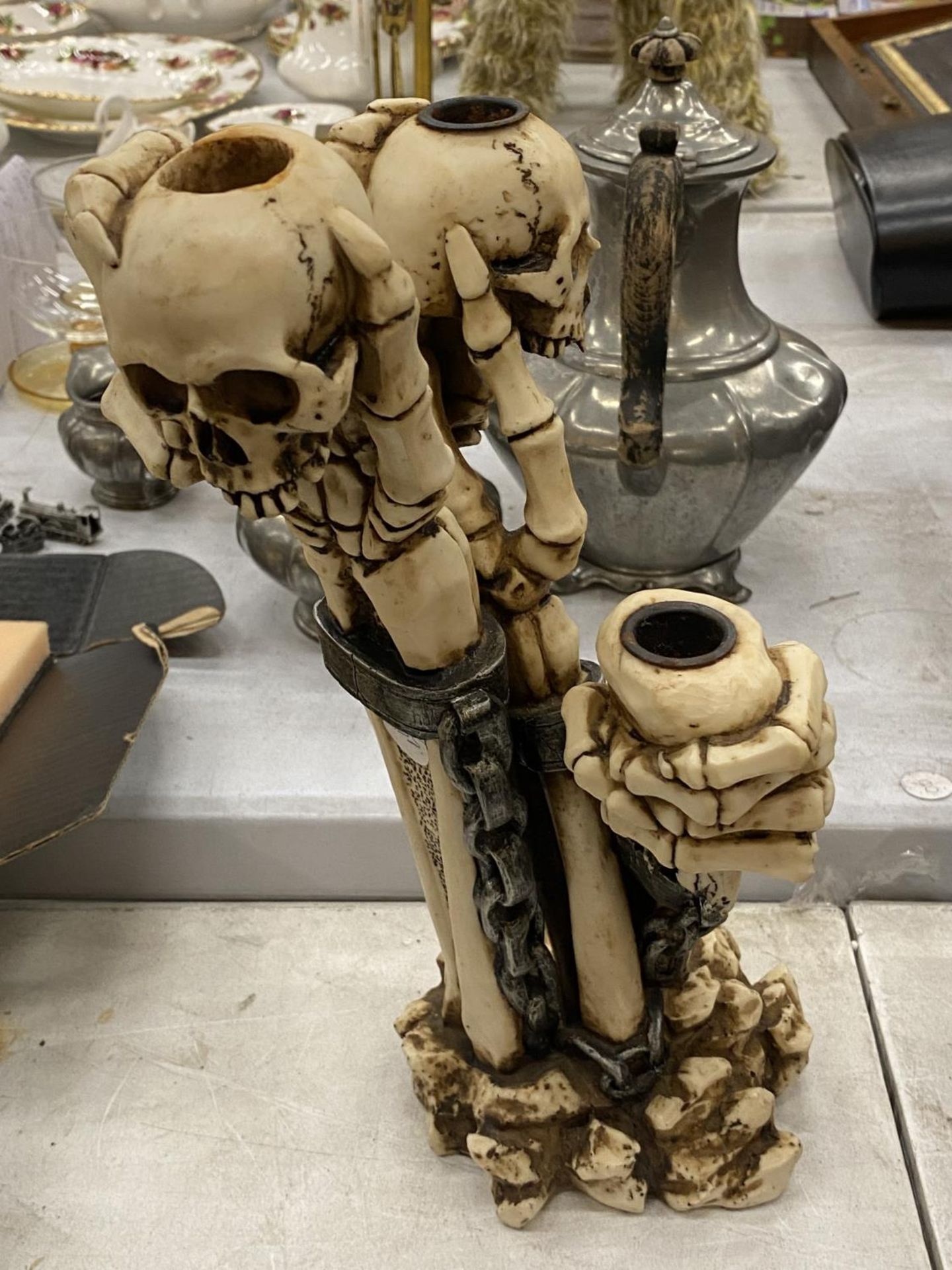 A RESIN SKELETON CANDLESTICK HEIGHT 34CM, A SKELETON BRIDE AND GROOM AND TWO TANKARDS - Image 5 of 5