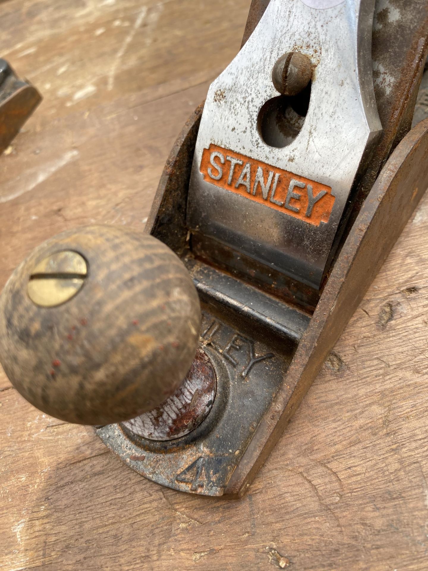 A STANLEY NO.4 WOOD PLANE AND A STANLEY NO.4 1/2 WOOD PLANE - Image 2 of 4