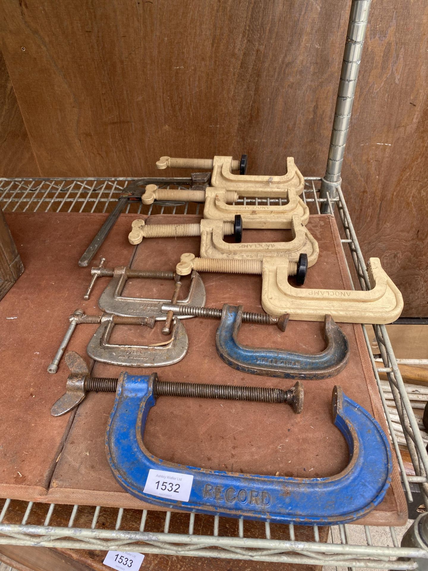 A LARGE ASSORTMENT OF G CLAMPS TO INCLUDE RECORD AND MALLEABLE ETC